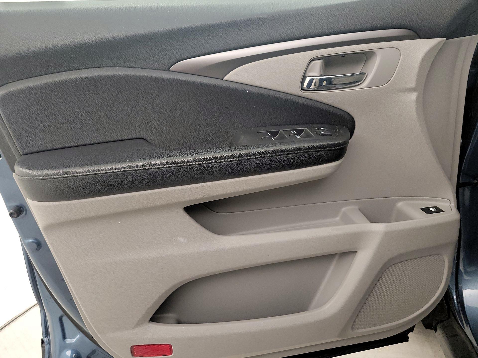 Thumbnail: 2018 Honda Pilot - 12