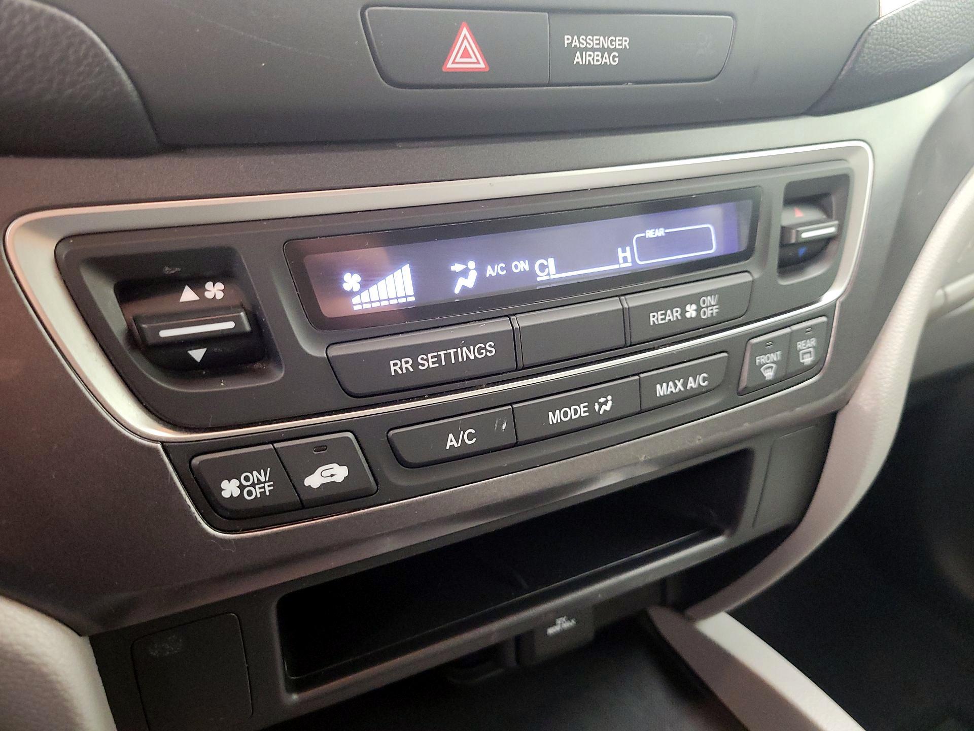 Thumbnail: 2018 Honda Pilot - 14