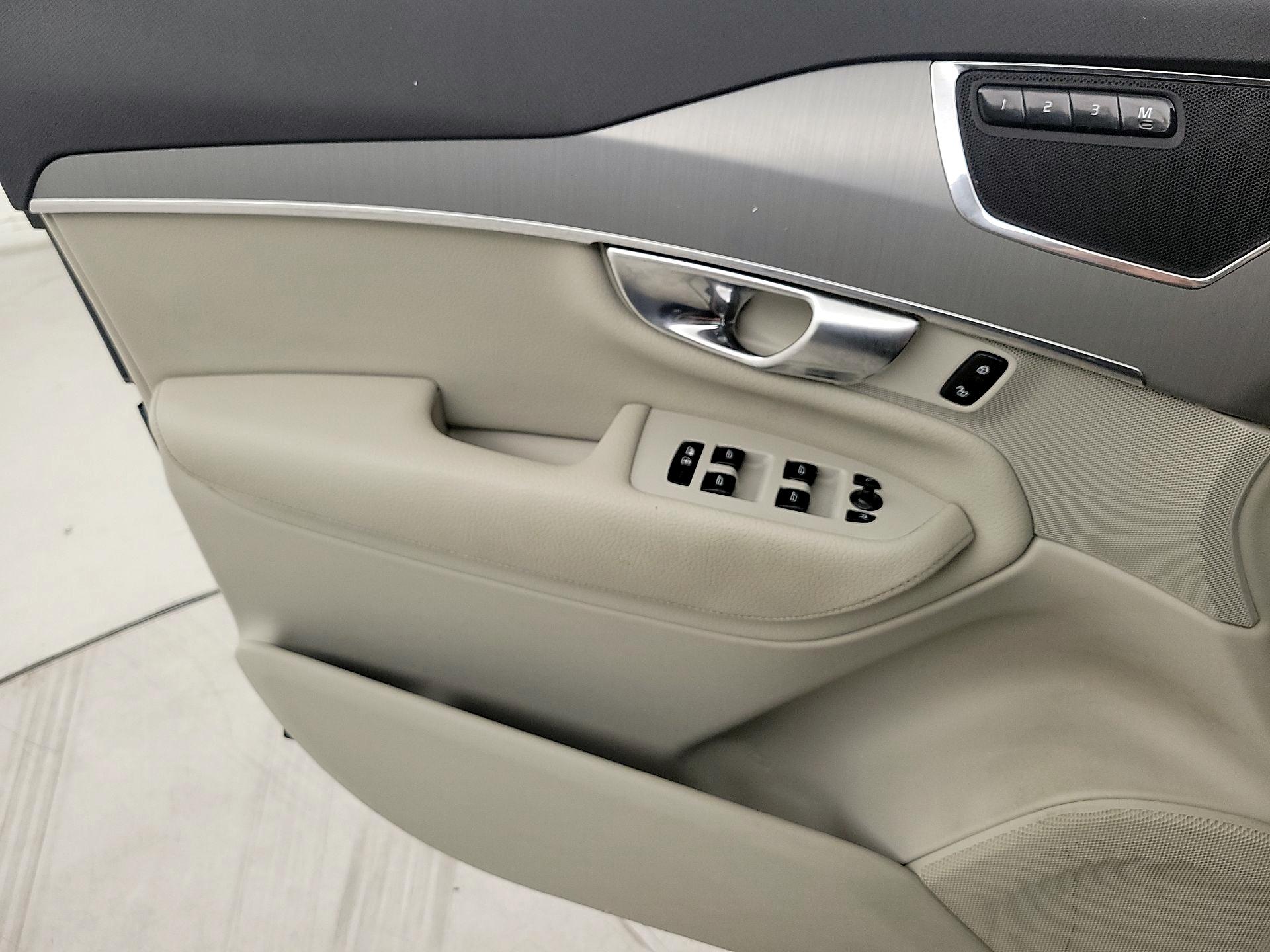 Thumbnail: 2021 Volvo XC90 - 12