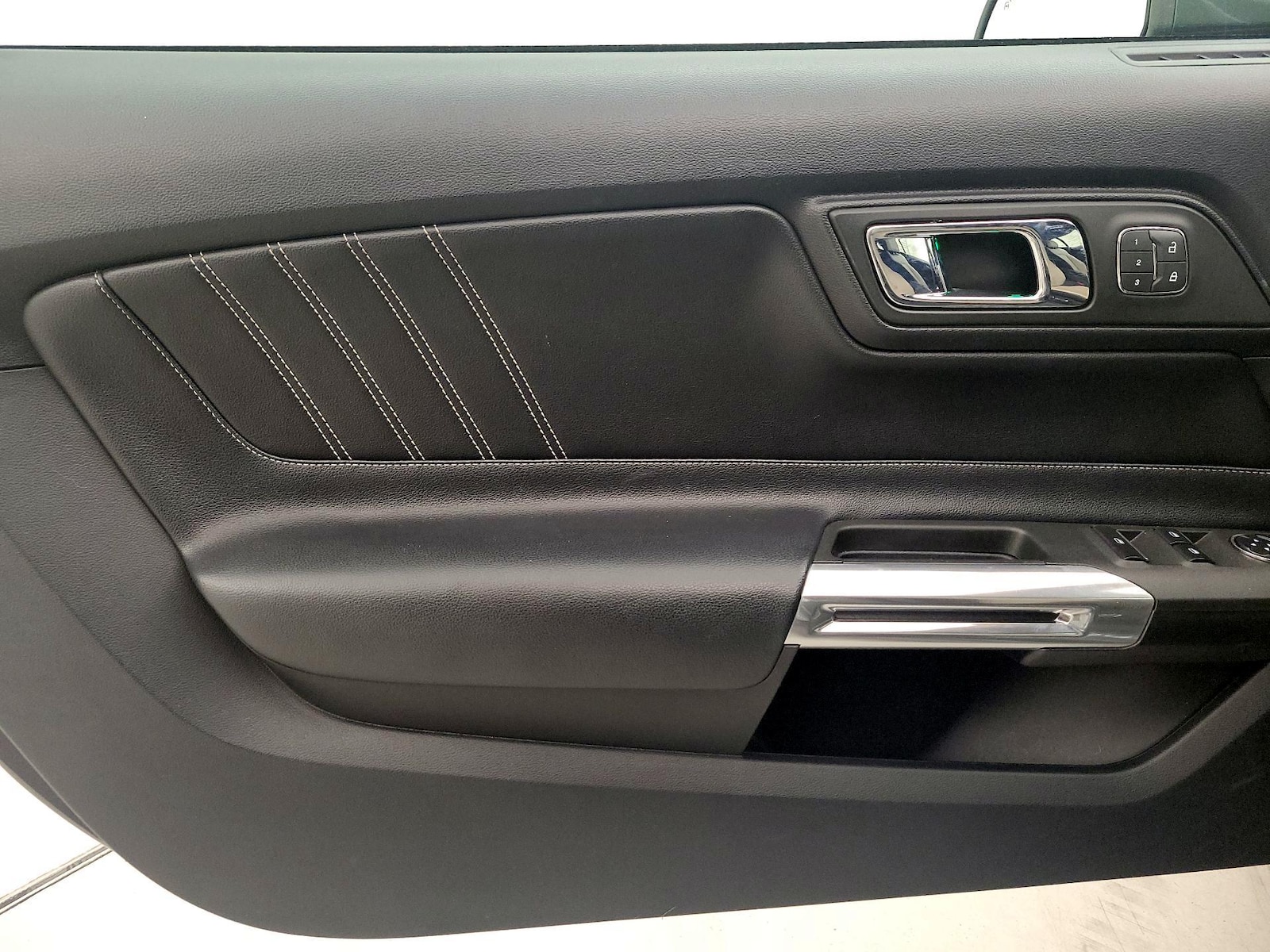 2016 Ford Mustang EcoBoost Premium - Photo 13