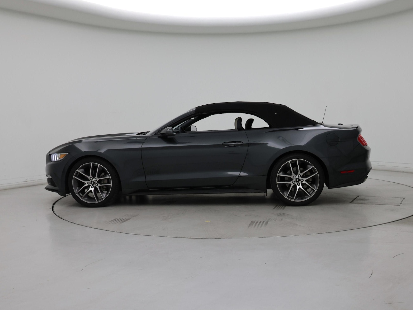 2016 Ford Mustang EcoBoost Premium - Photo 4