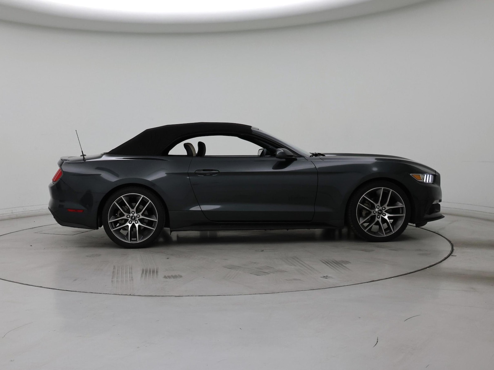 2016 Ford Mustang EcoBoost Premium - Photo 8