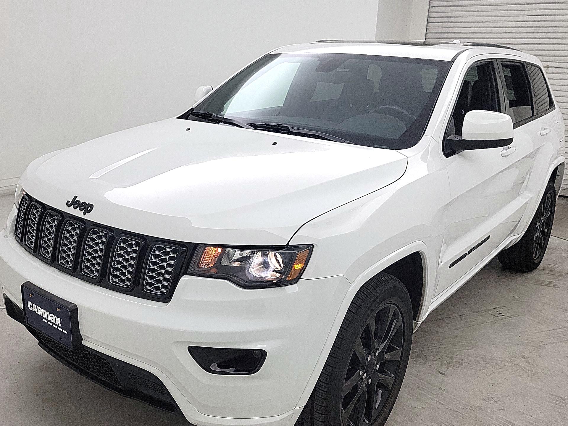 Thumbnail: 2018 Jeep Grand Cherokee - 3