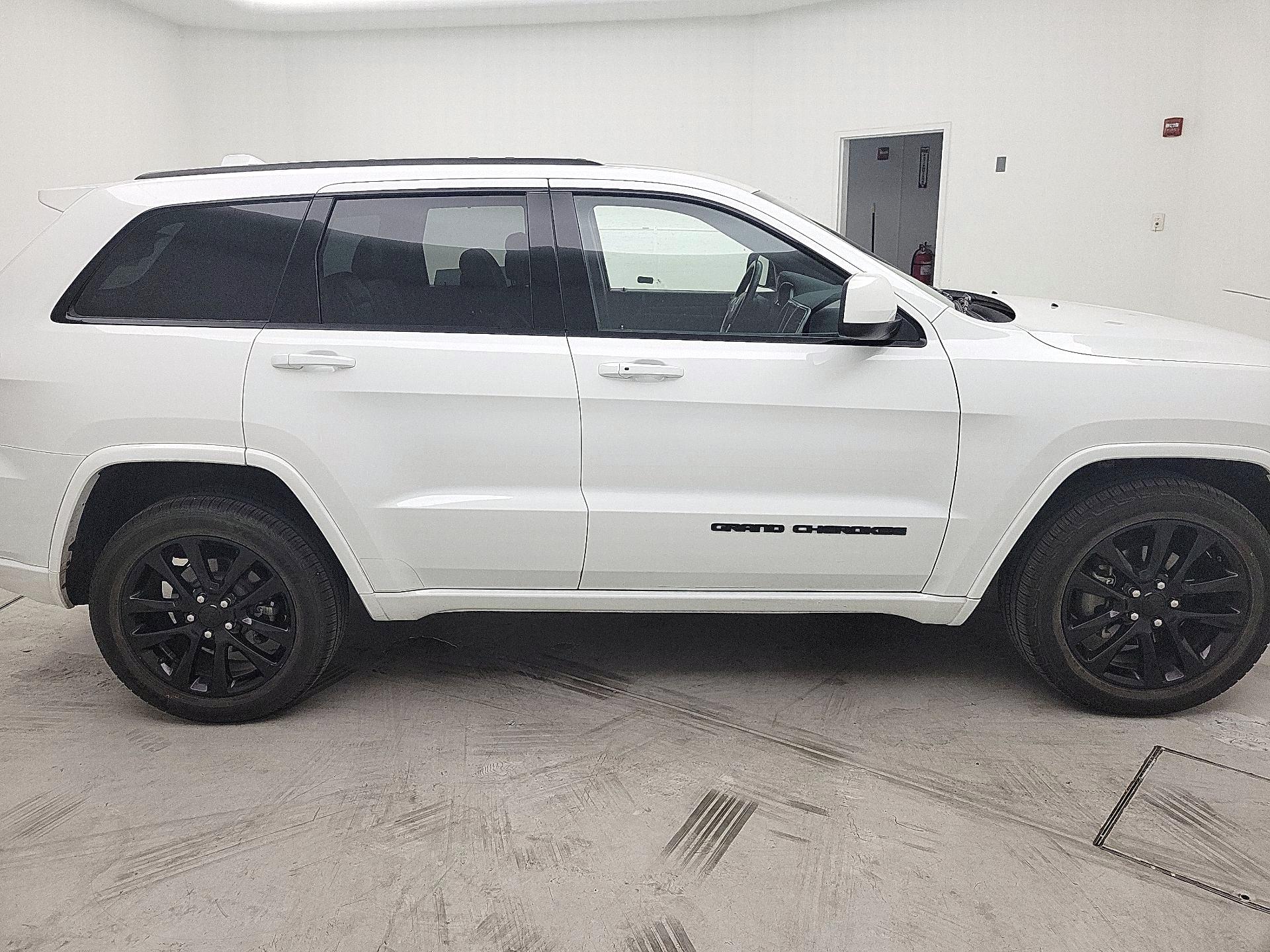 Thumbnail: 2018 Jeep Grand Cherokee - 4