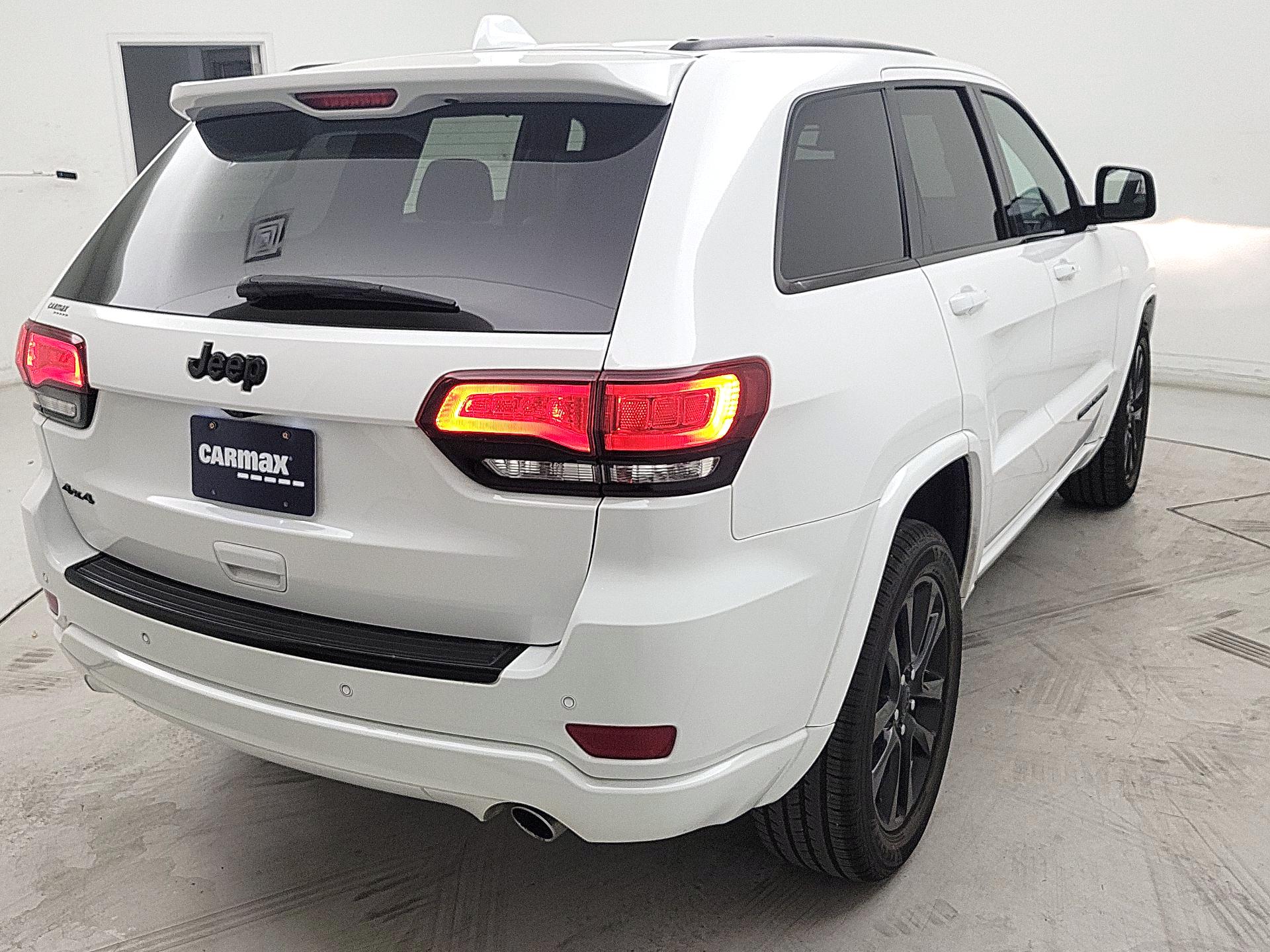 Thumbnail: 2018 Jeep Grand Cherokee - 5