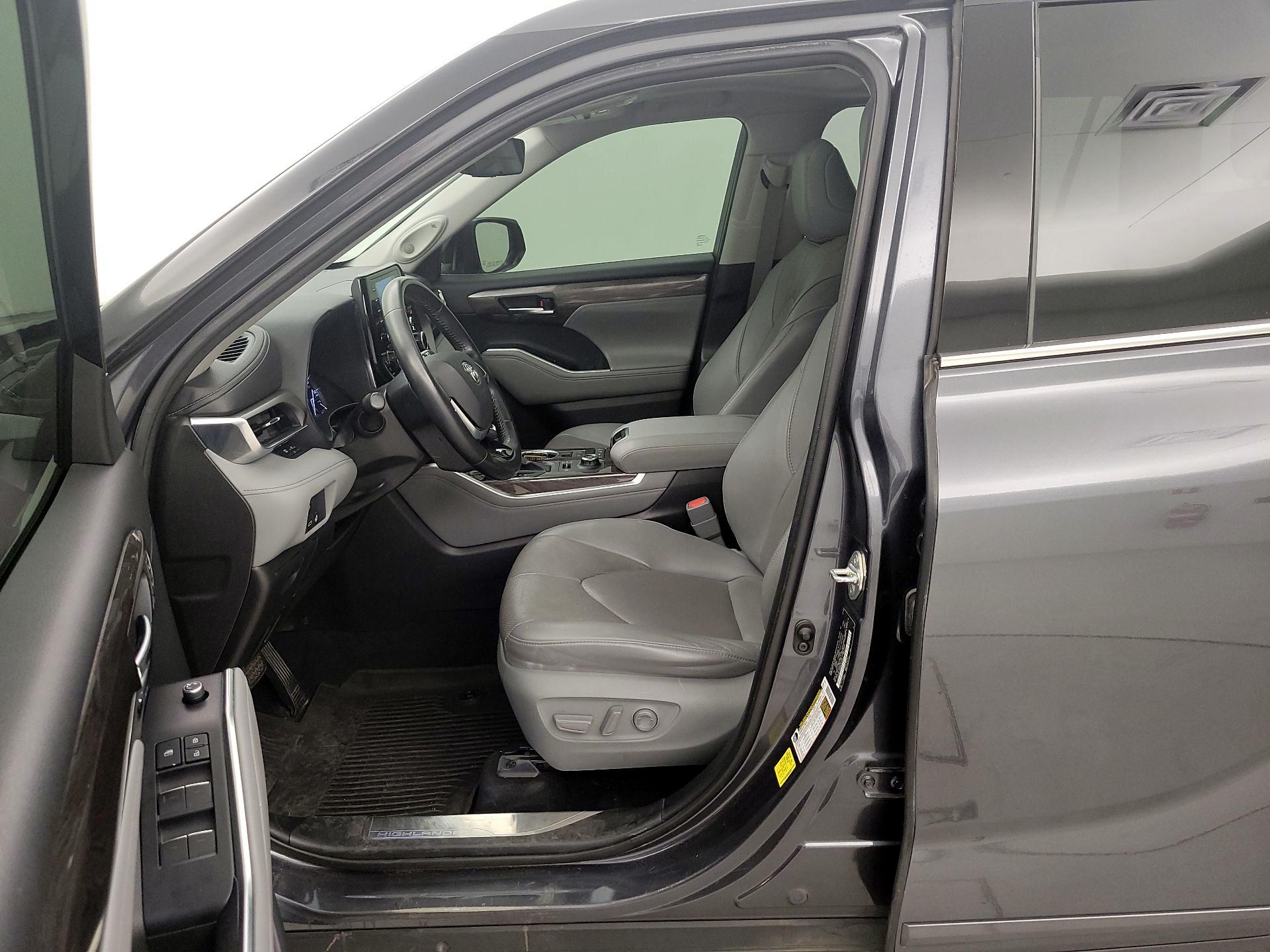 Thumbnail: 2021 Toyota Highlander - 11