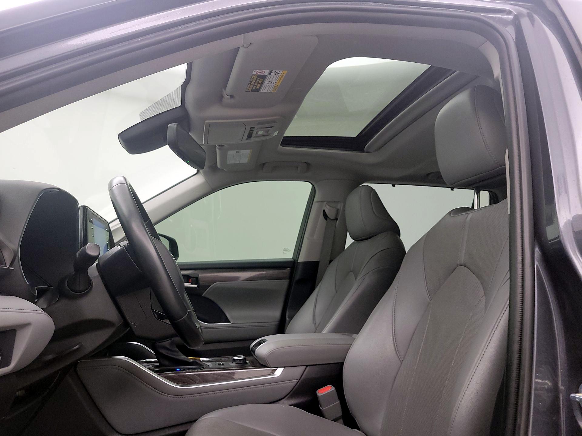 Thumbnail: 2021 Toyota Highlander - 20