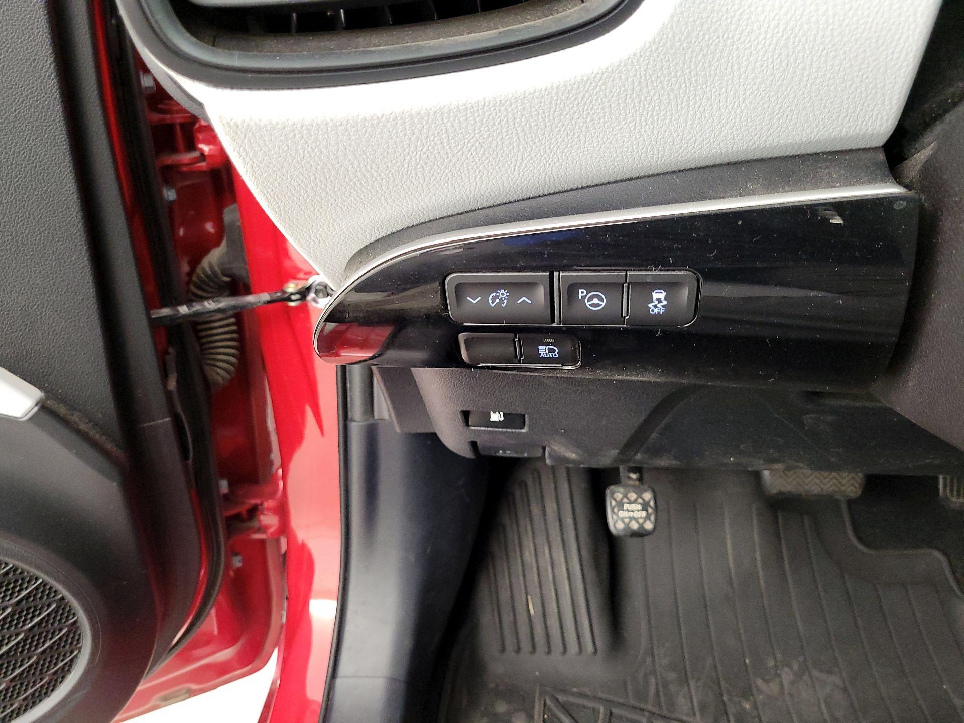 Thumbnail: 2019 Toyota Prius - 13