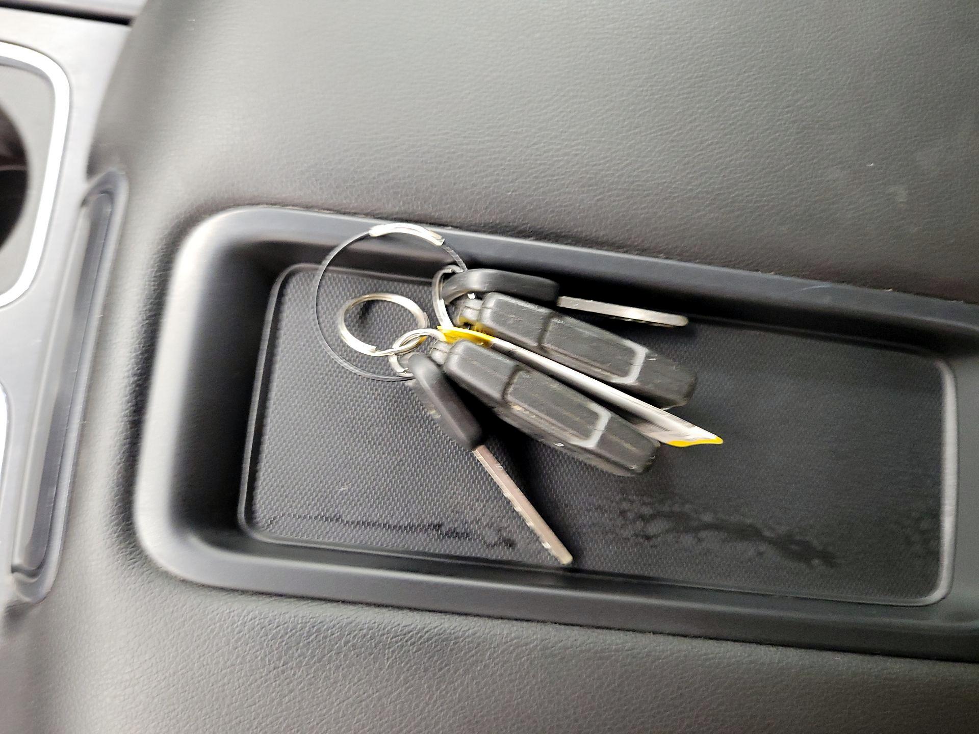 Thumbnail: 2015 Chevrolet Silverado 1500 - 16