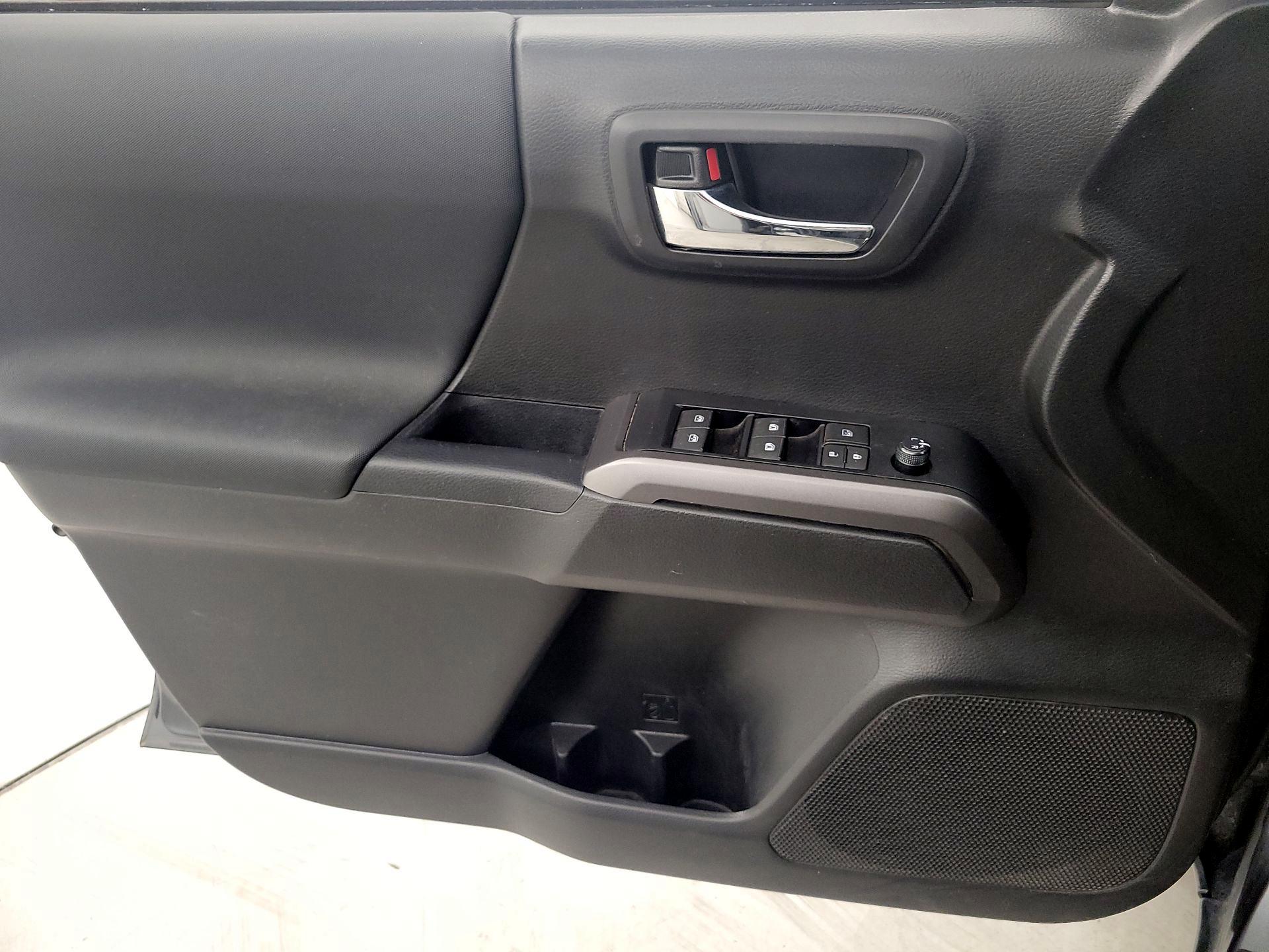 Thumbnail: 2023 Toyota Tacoma - 10