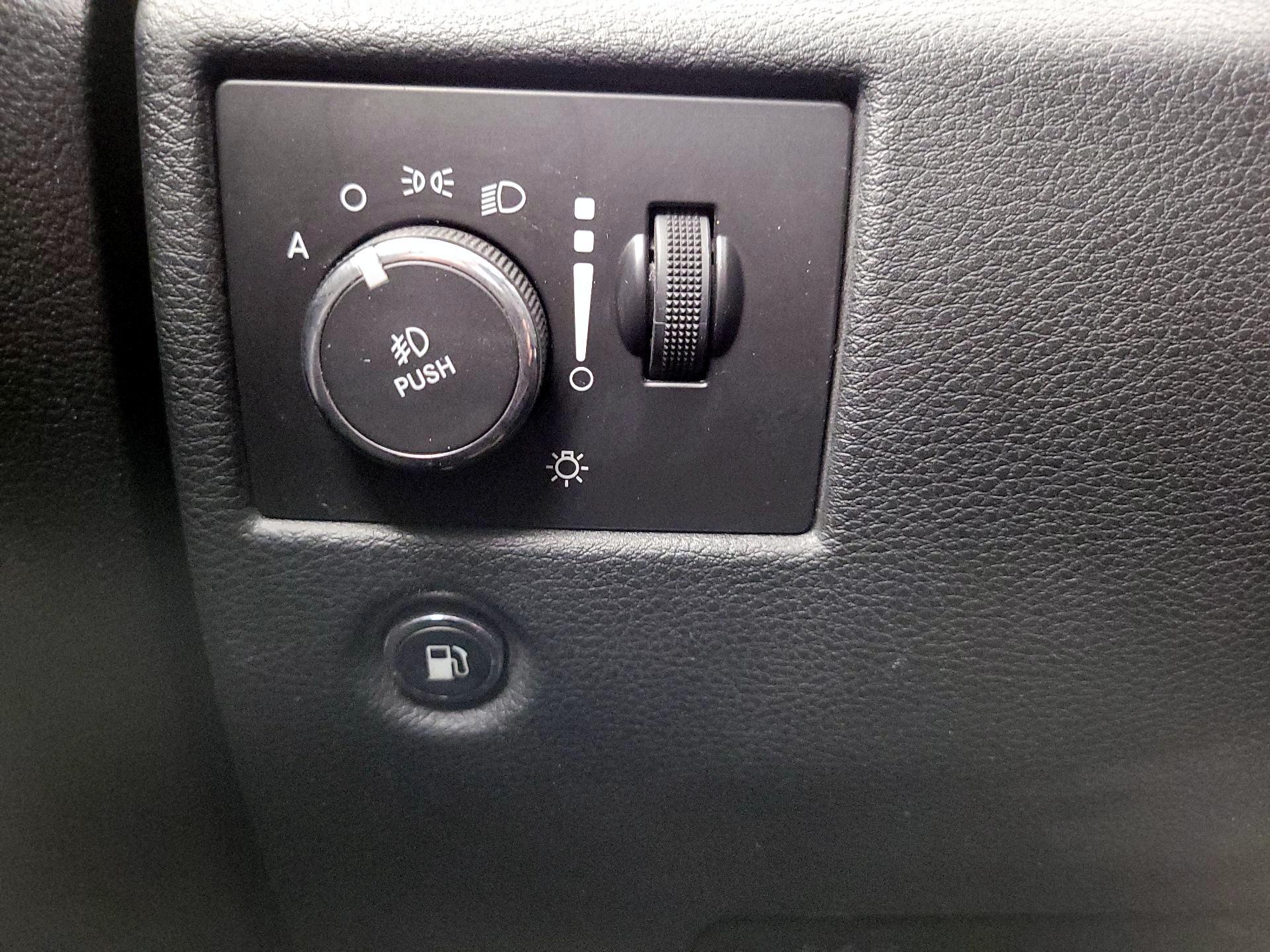 Thumbnail: 2015 Jeep Grand Cherokee - 13