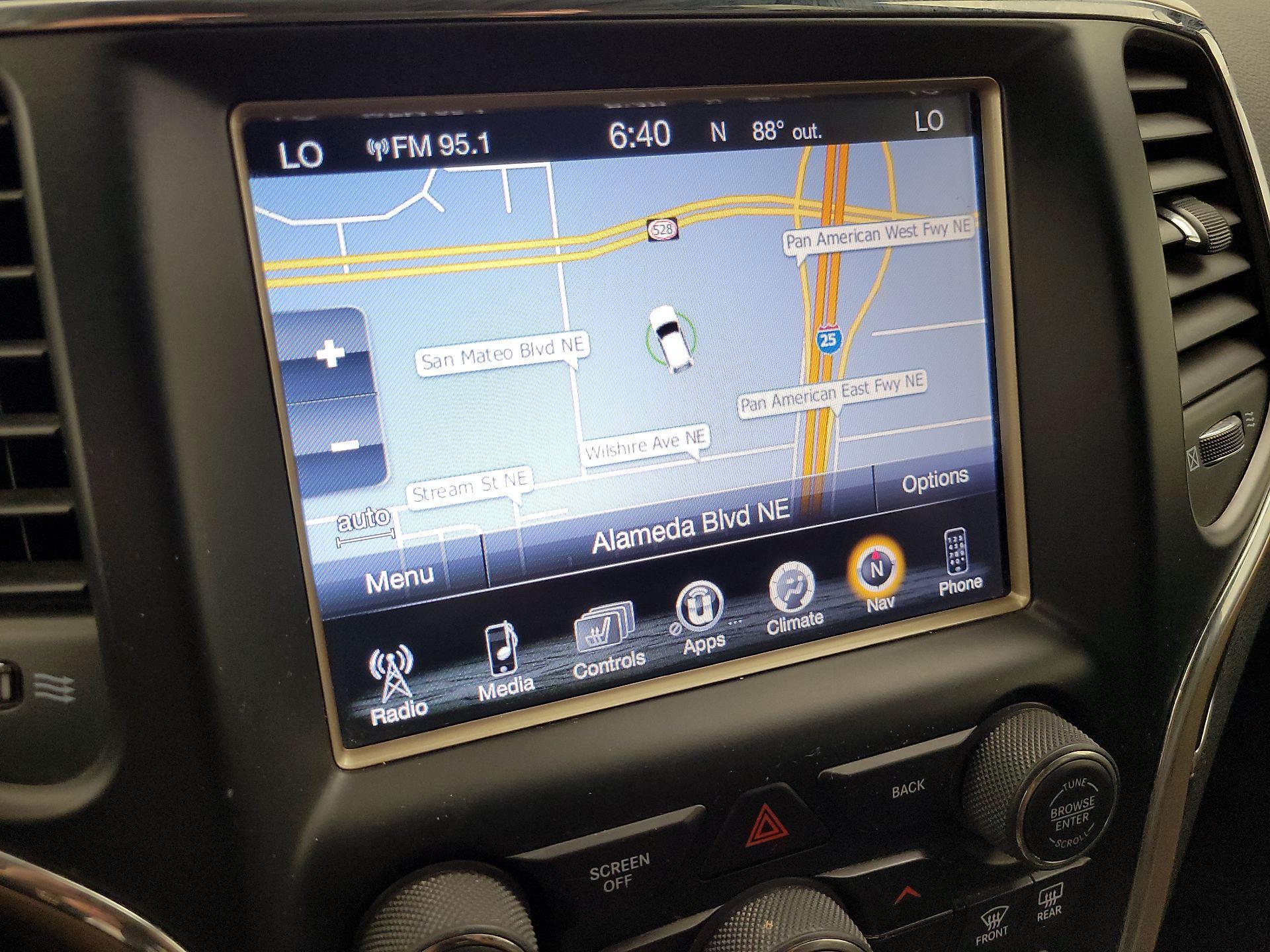 Thumbnail: 2015 Jeep Grand Cherokee - 14
