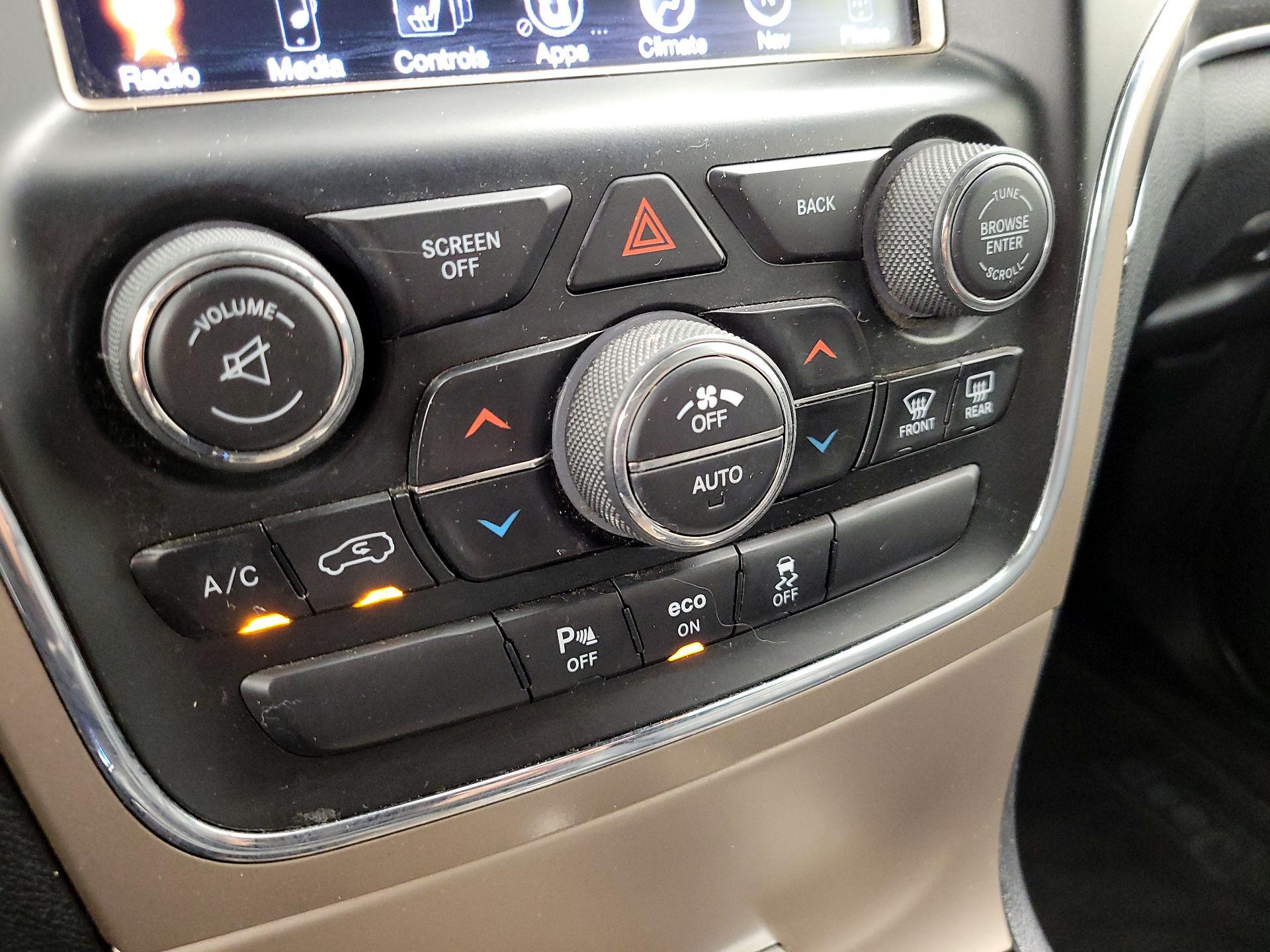 Thumbnail: 2015 Jeep Grand Cherokee - 17