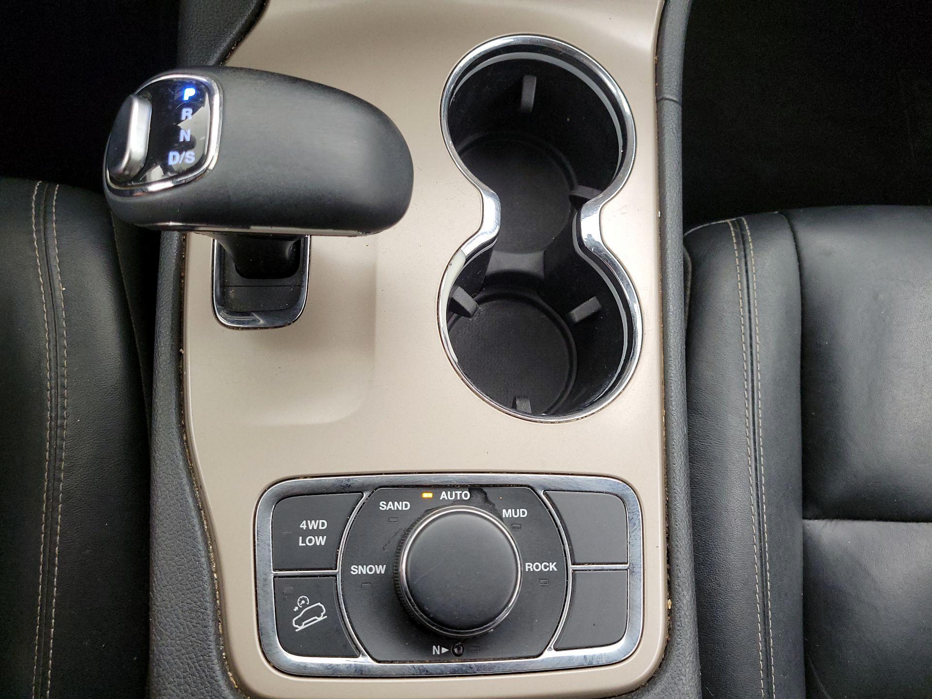 Thumbnail: 2015 Jeep Grand Cherokee - 18
