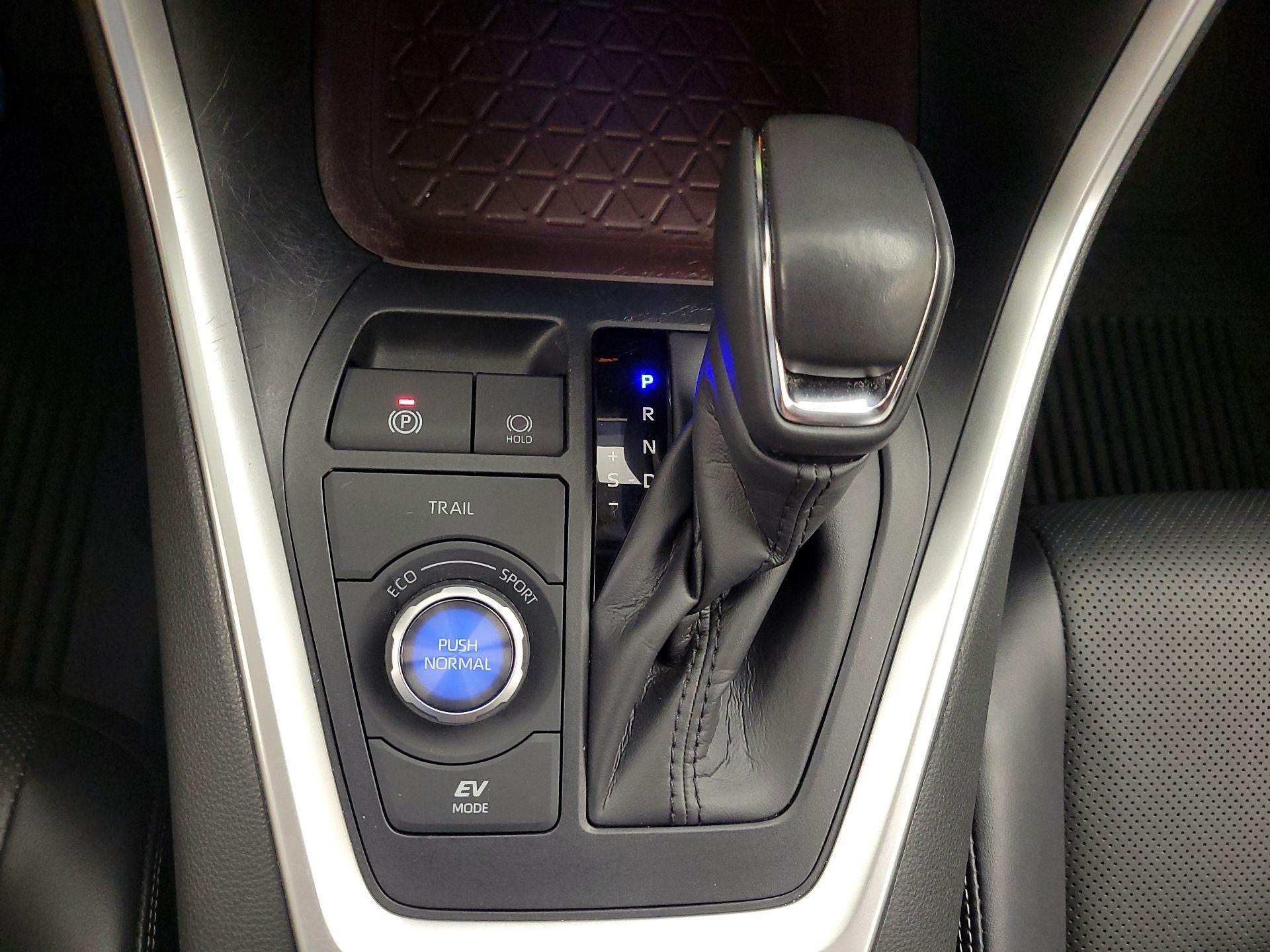 Thumbnail: 2023 Toyota RAV4 - 17