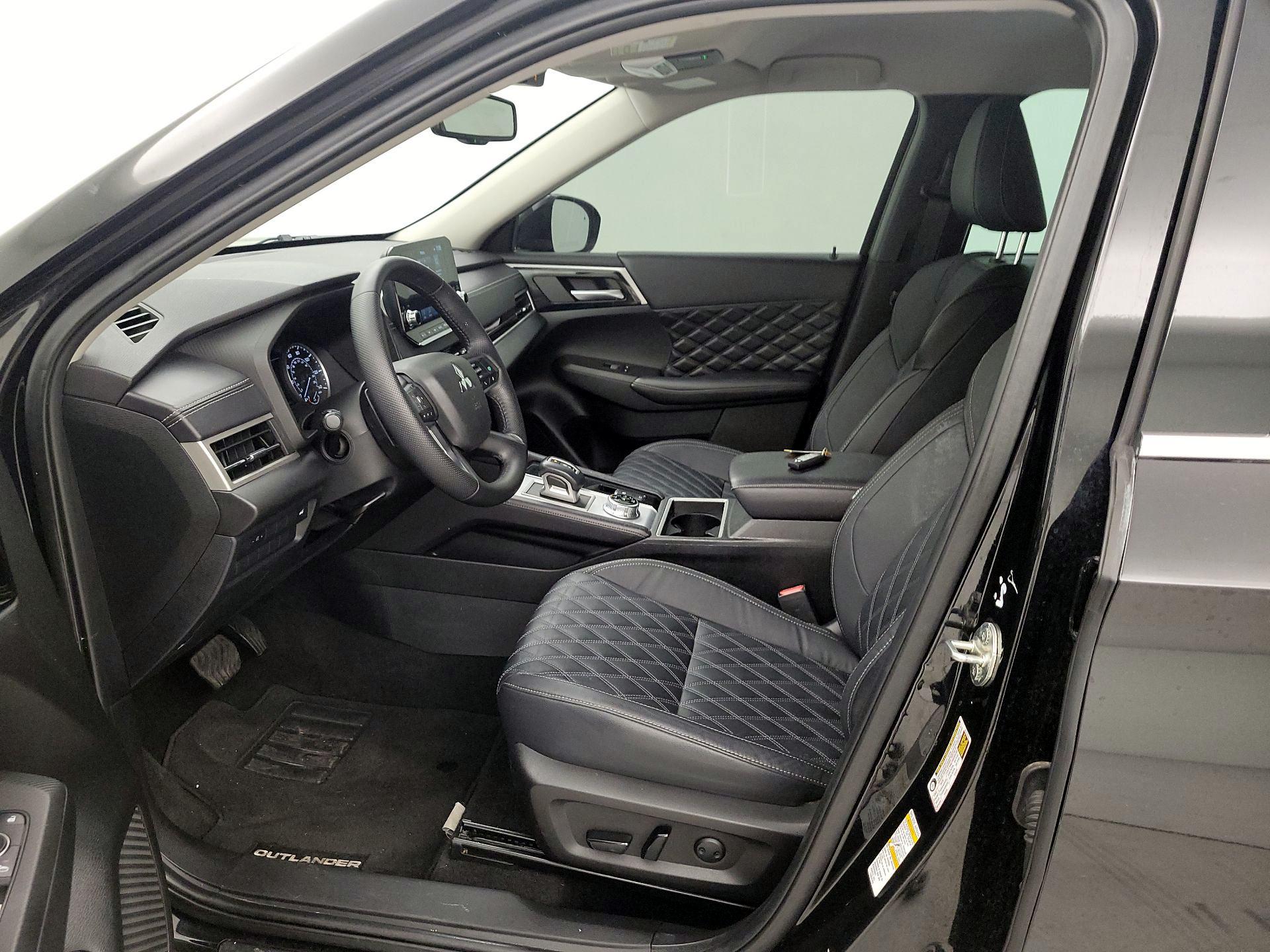 Thumbnail: 2022 Mitsubishi Outlander - 9