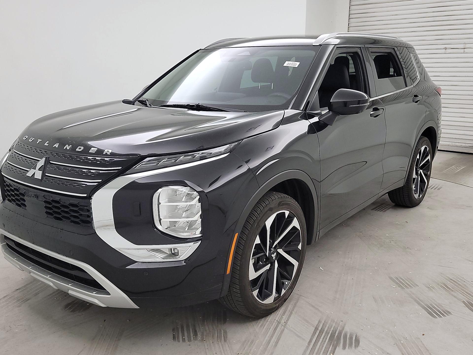 Thumbnail: 2022 Mitsubishi Outlander - 3