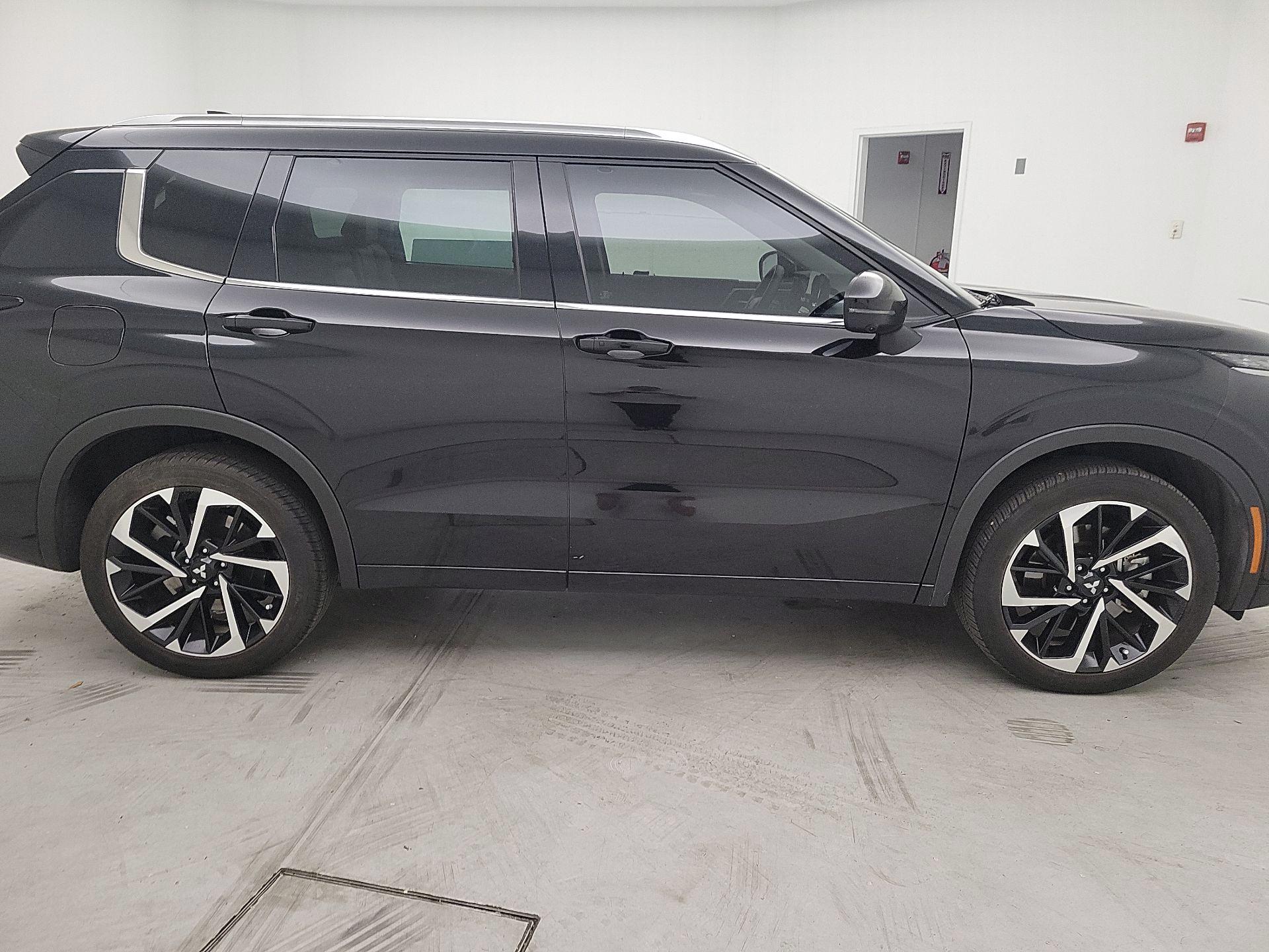 Thumbnail: 2022 Mitsubishi Outlander - 4