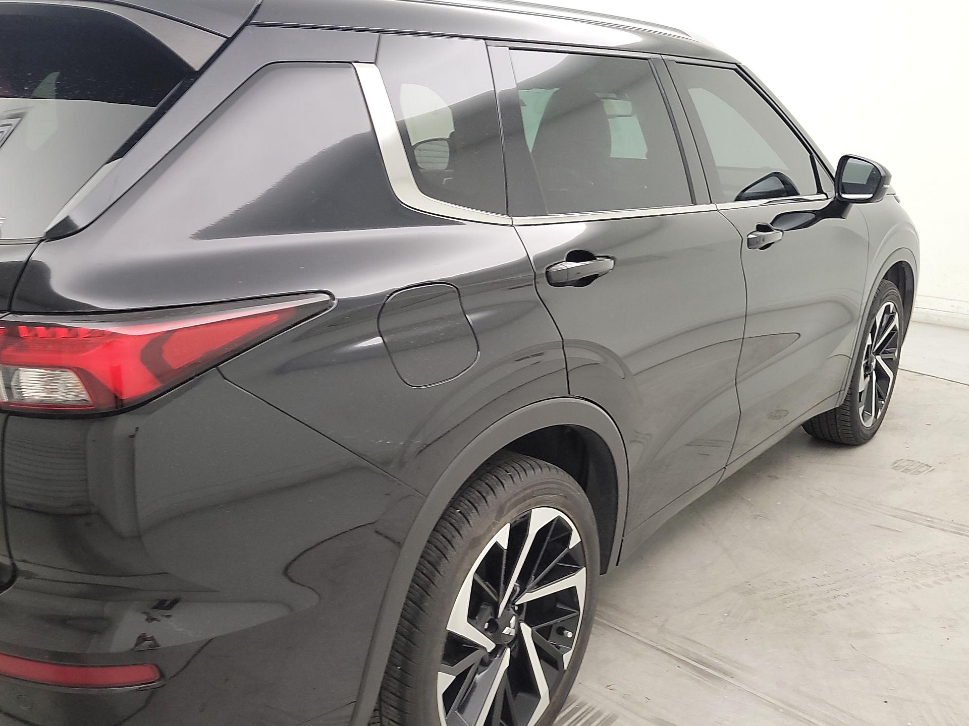 Thumbnail: 2022 Mitsubishi Outlander - 5