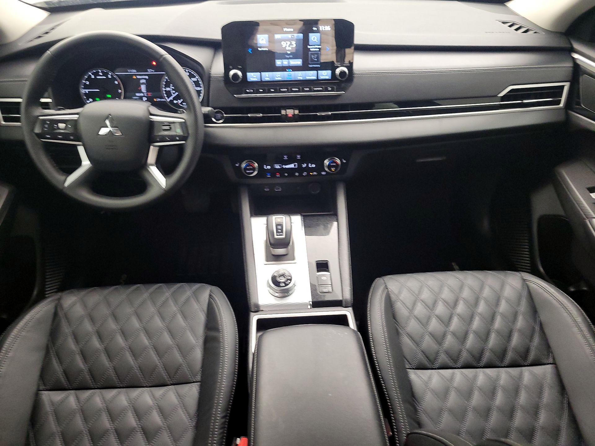 Thumbnail: 2022 Mitsubishi Outlander - 8