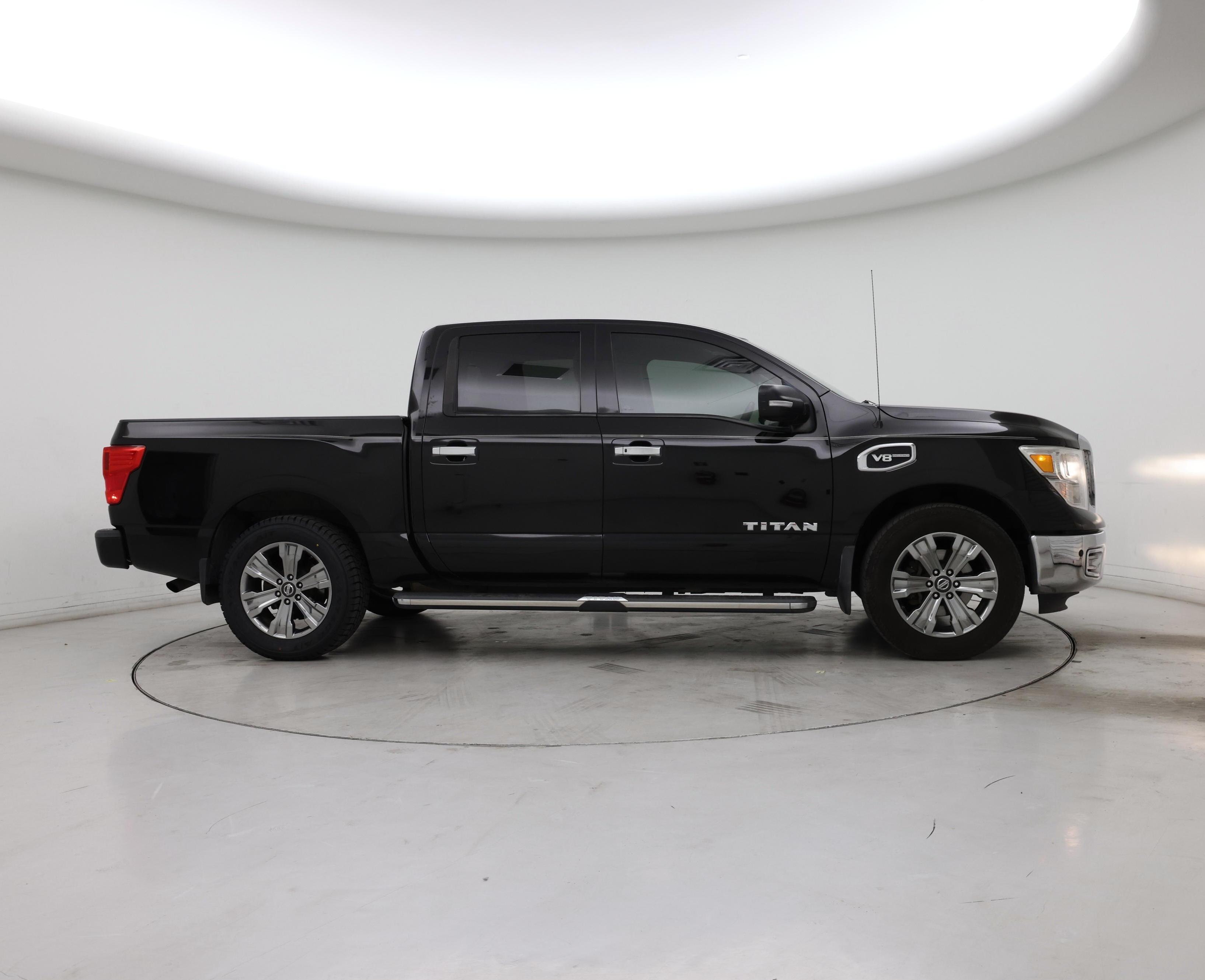 Thumbnail: 2017 Nissan Titan - 7