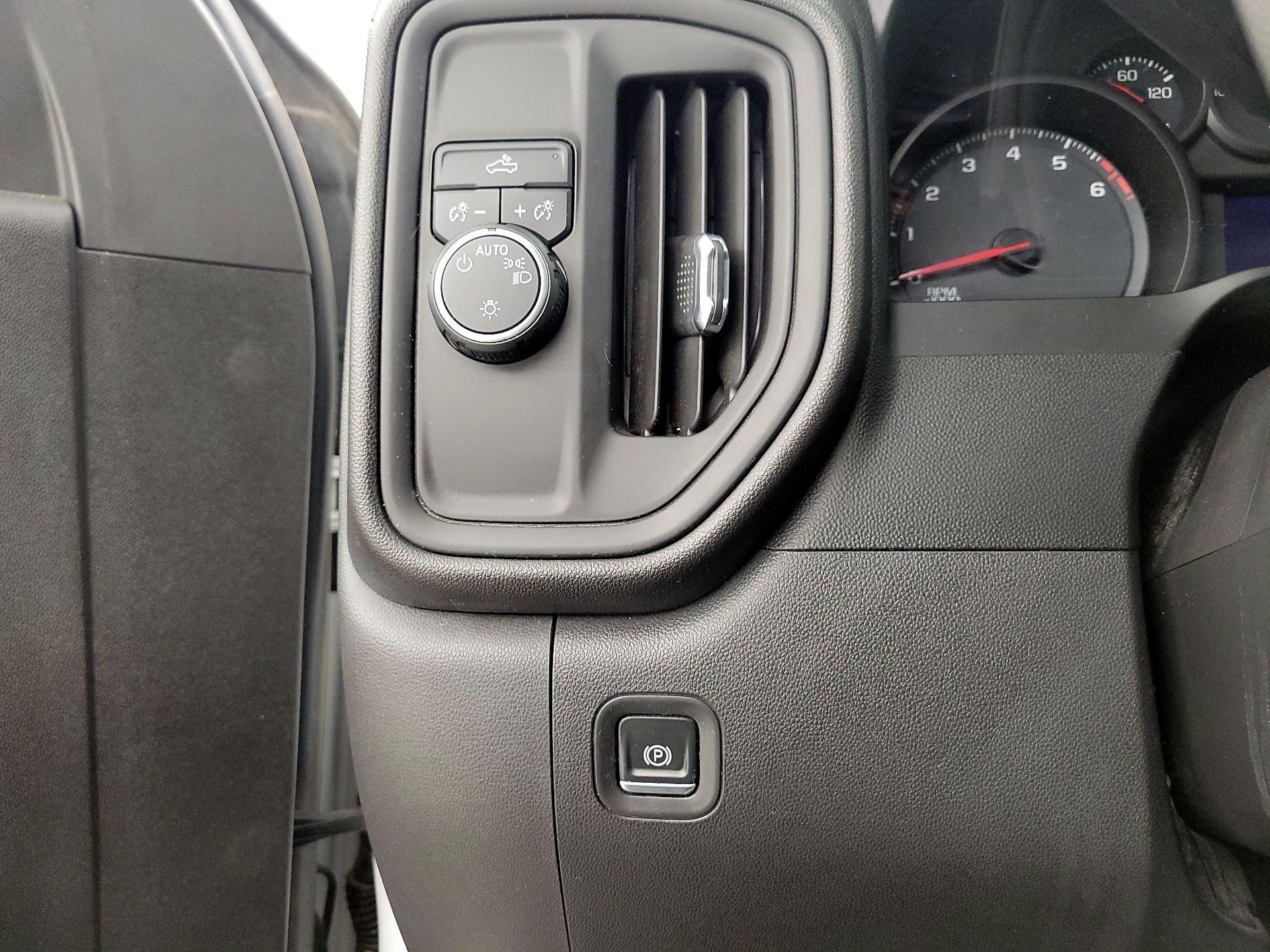 Thumbnail: 2020 Chevrolet Silverado 1500 - 13