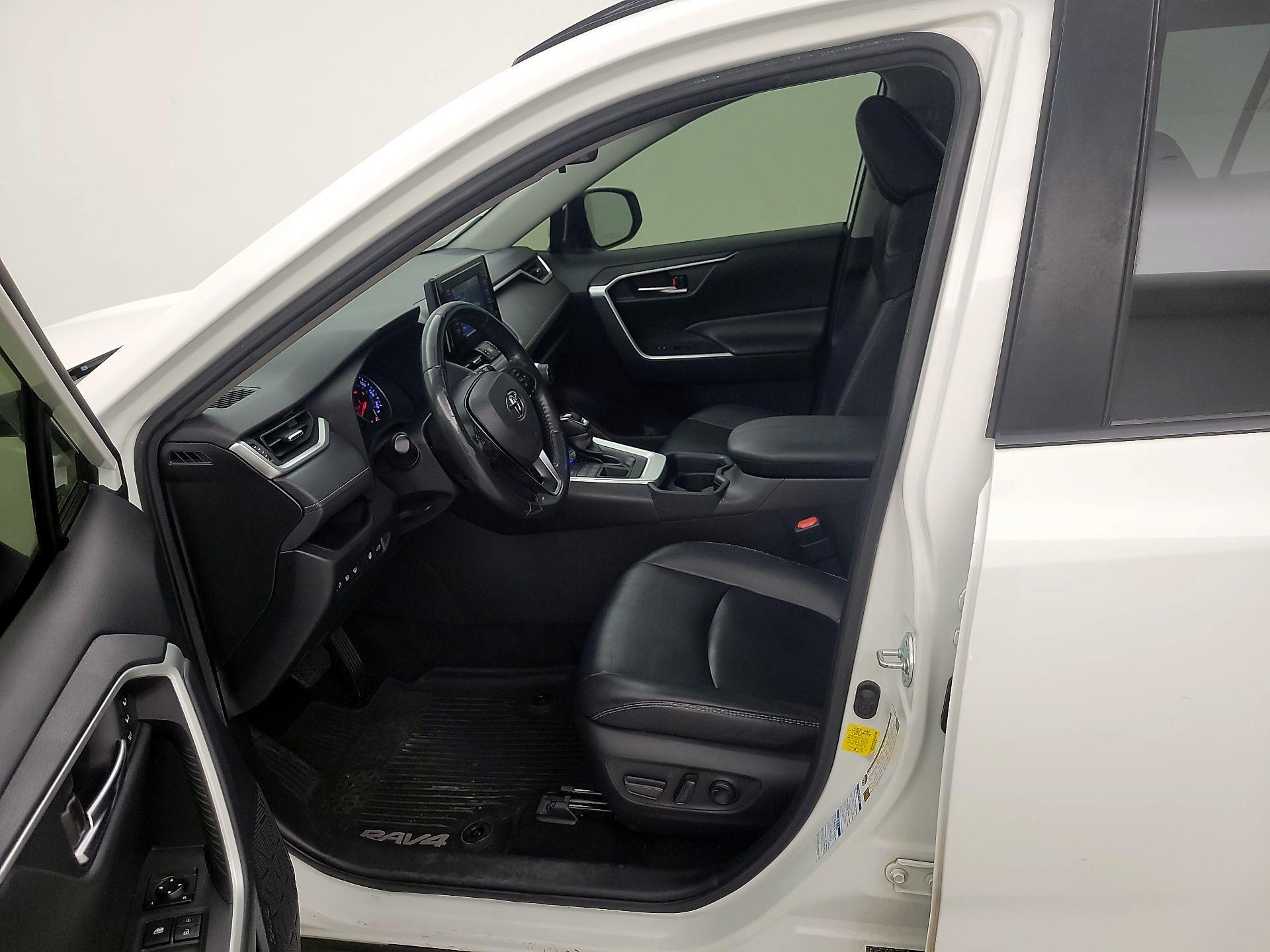 Thumbnail: 2019 Toyota RAV4 - 11