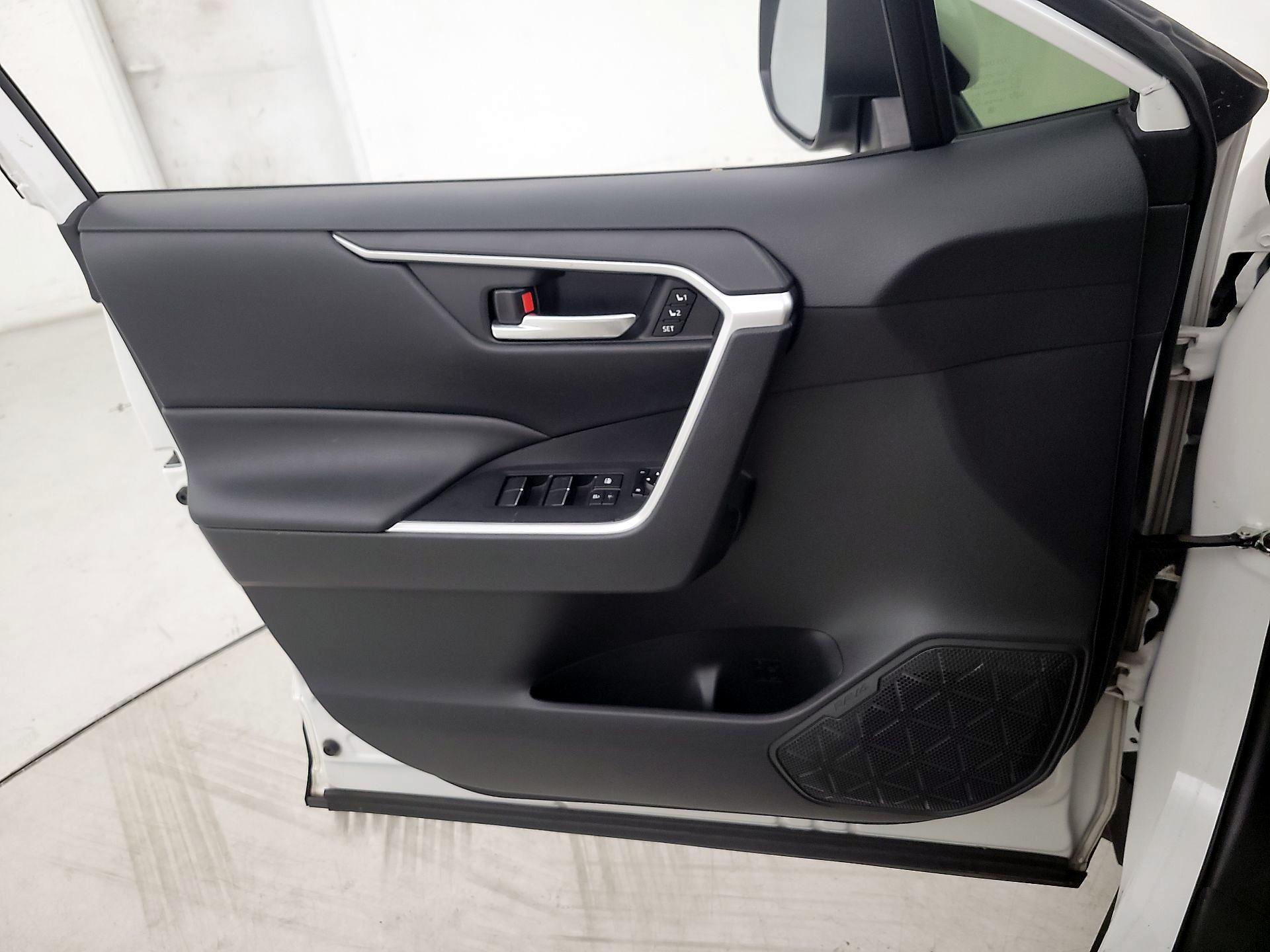 Thumbnail: 2019 Toyota RAV4 - 12