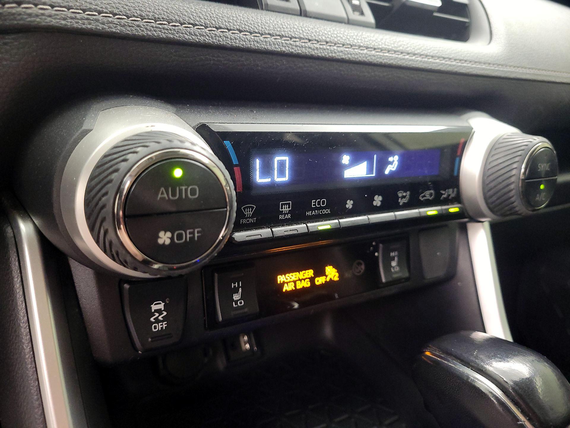 Thumbnail: 2019 Toyota RAV4 - 16