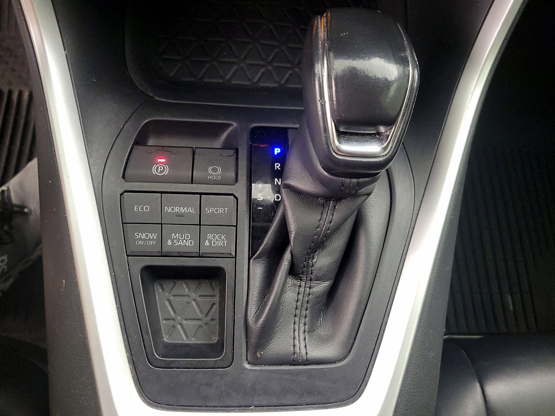 Thumbnail: 2019 Toyota RAV4 - 17