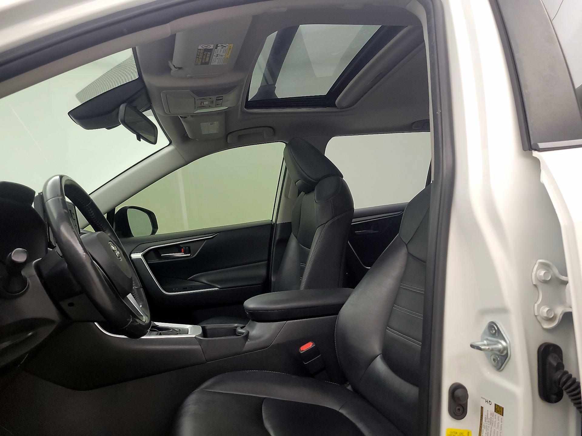 Thumbnail: 2019 Toyota RAV4 - 19