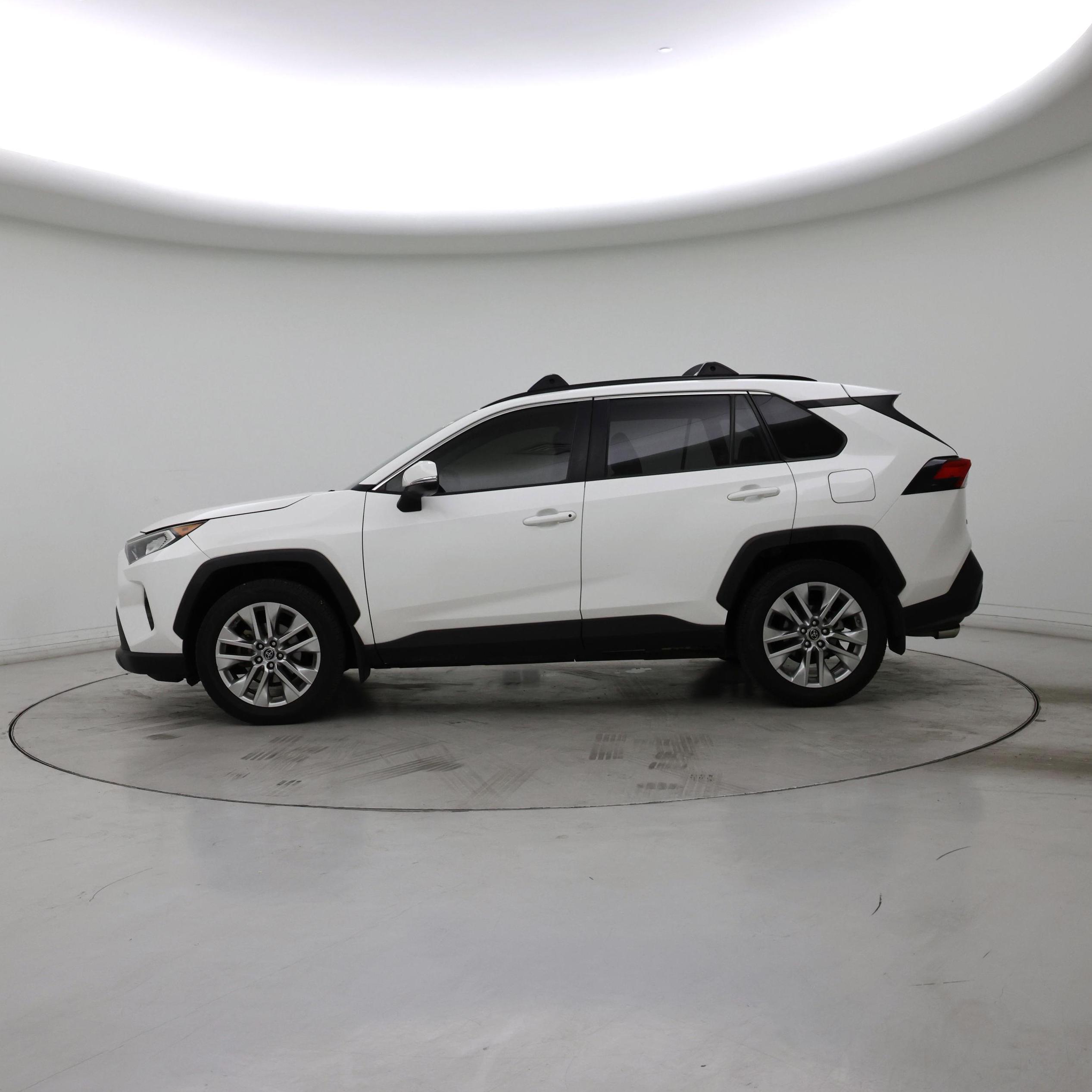 Thumbnail: 2019 Toyota RAV4 - 3
