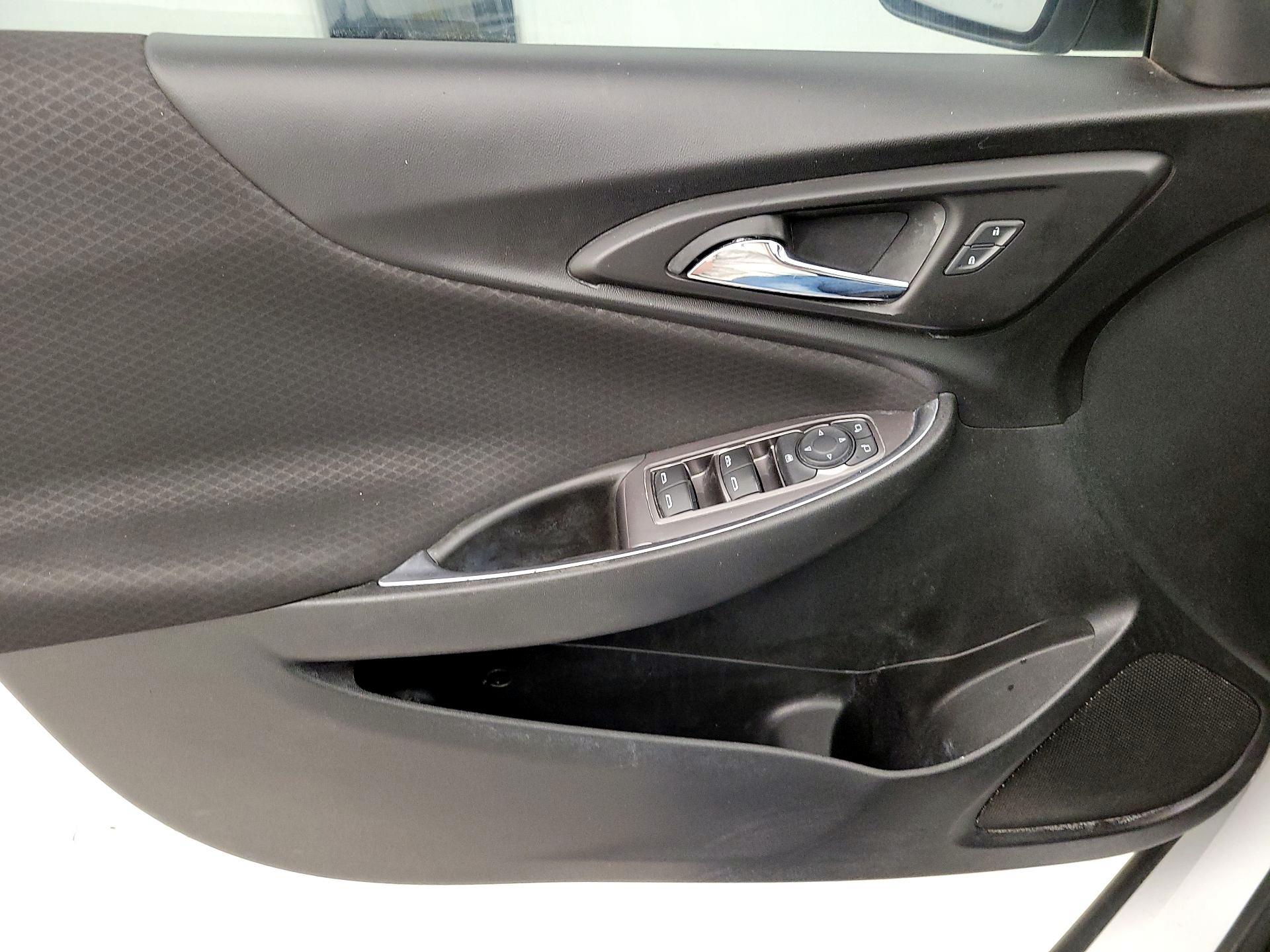 Thumbnail: 2019 Chevrolet Malibu - 10