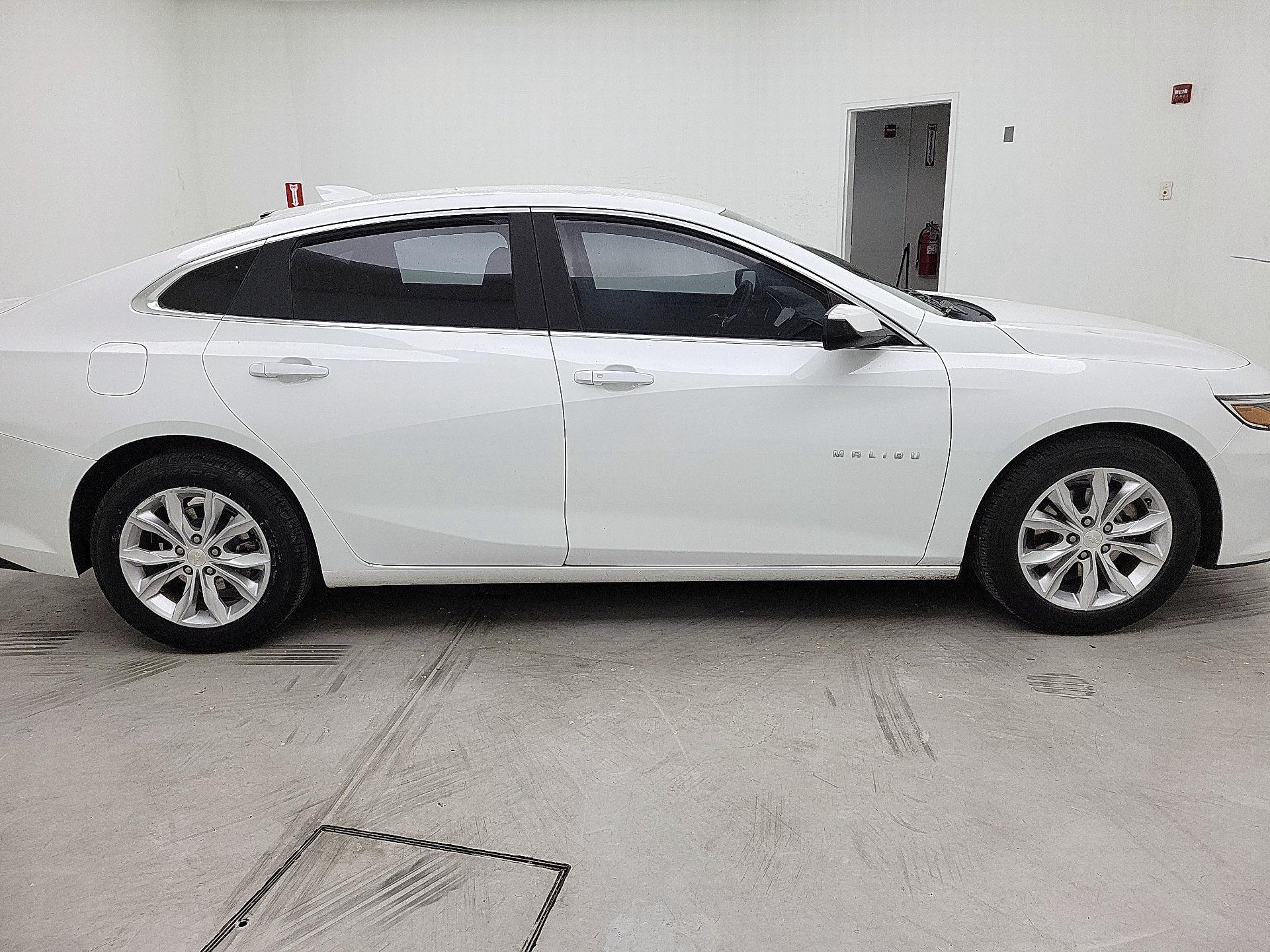 Thumbnail: 2019 Chevrolet Malibu - 4