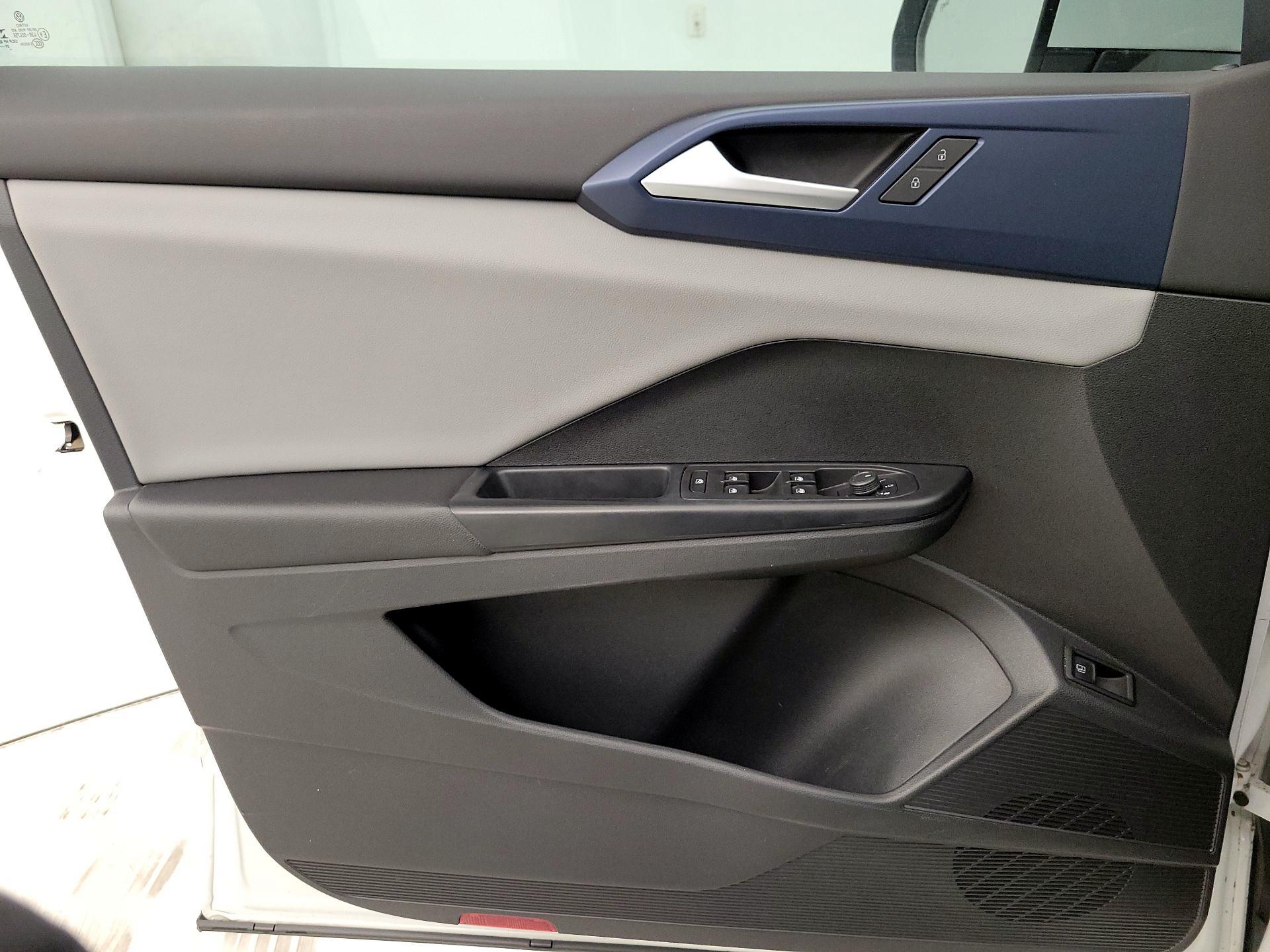 Thumbnail: 2022 Volkswagen Taos - 12