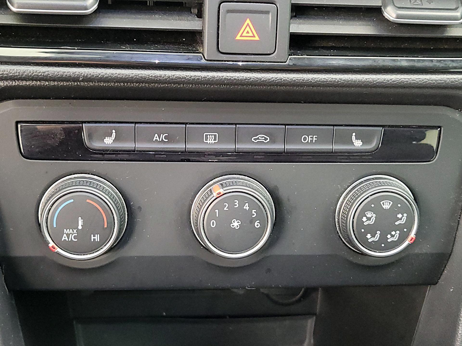 Thumbnail: 2022 Volkswagen Taos - 16