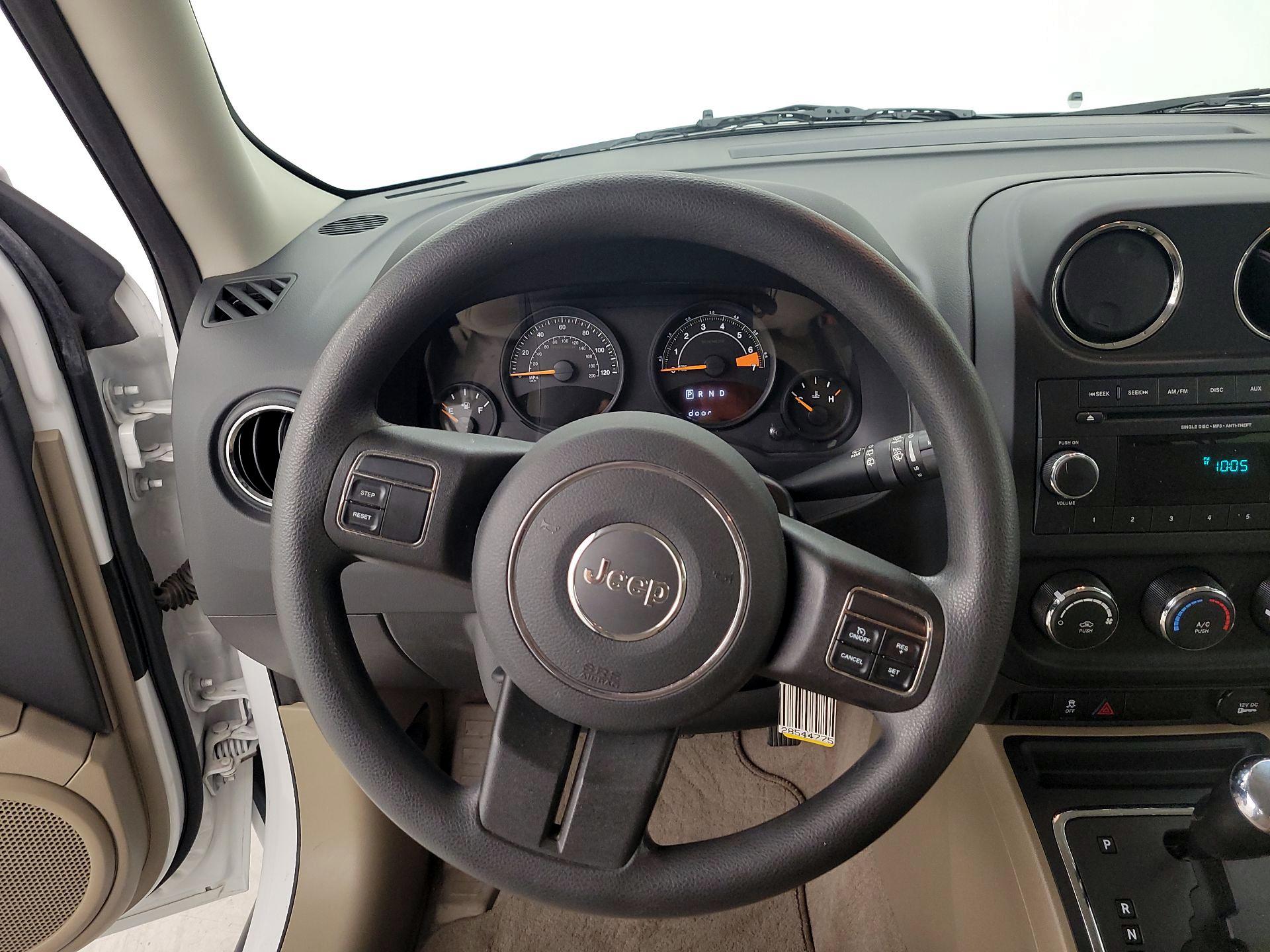 Thumbnail: 2014 Jeep Patriot - 10