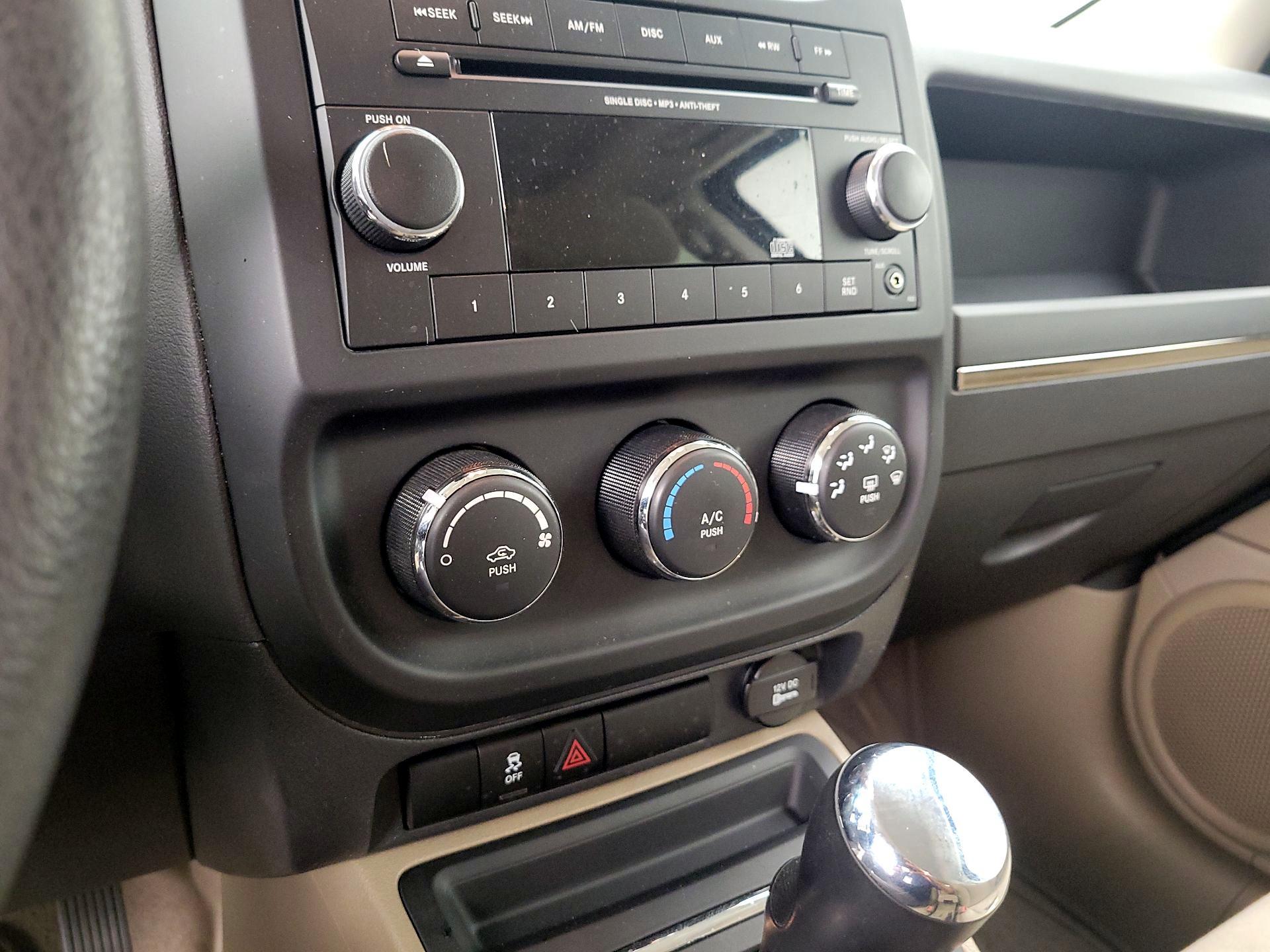 Thumbnail: 2014 Jeep Patriot - 14