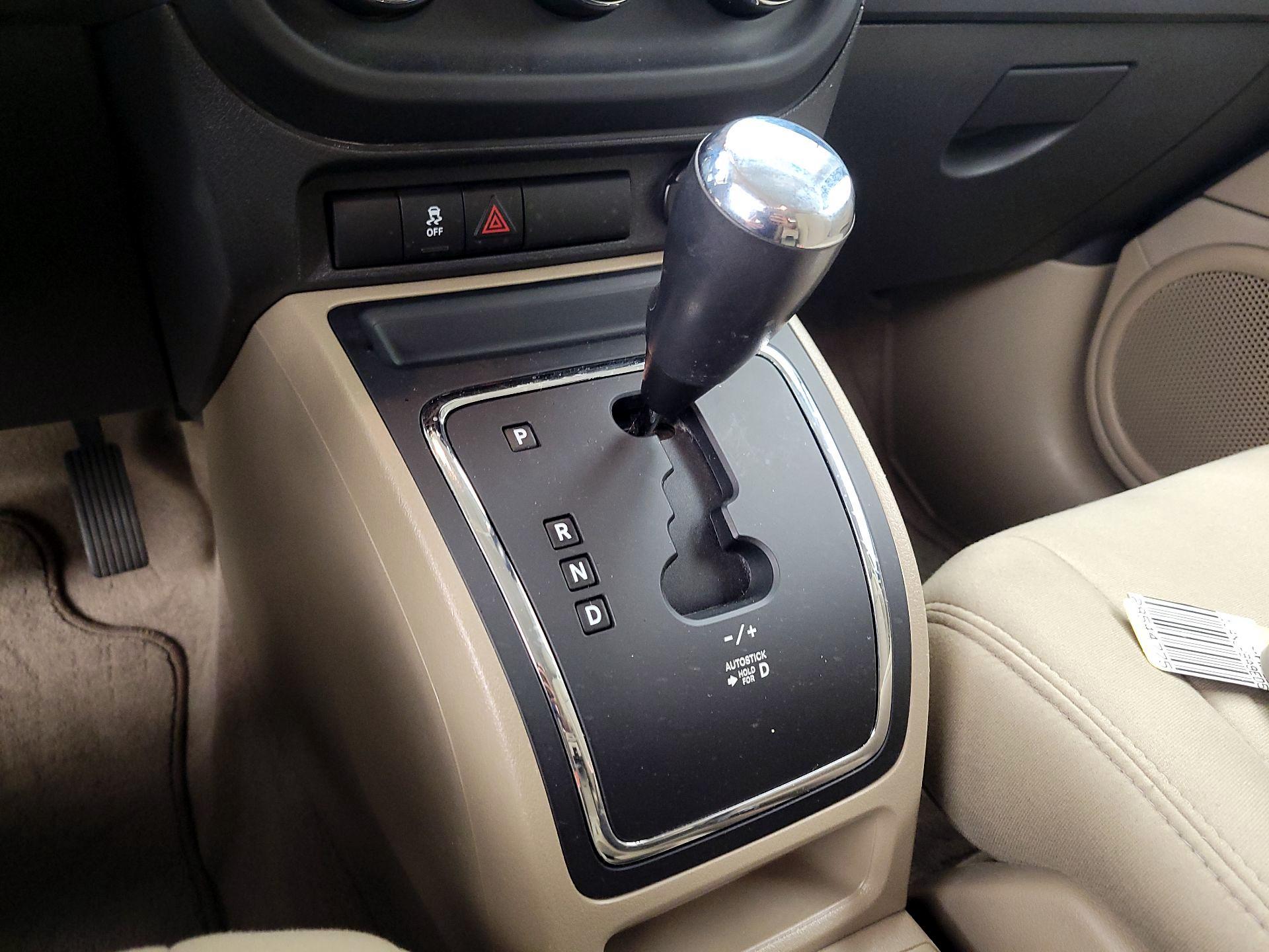 Thumbnail: 2014 Jeep Patriot - 15