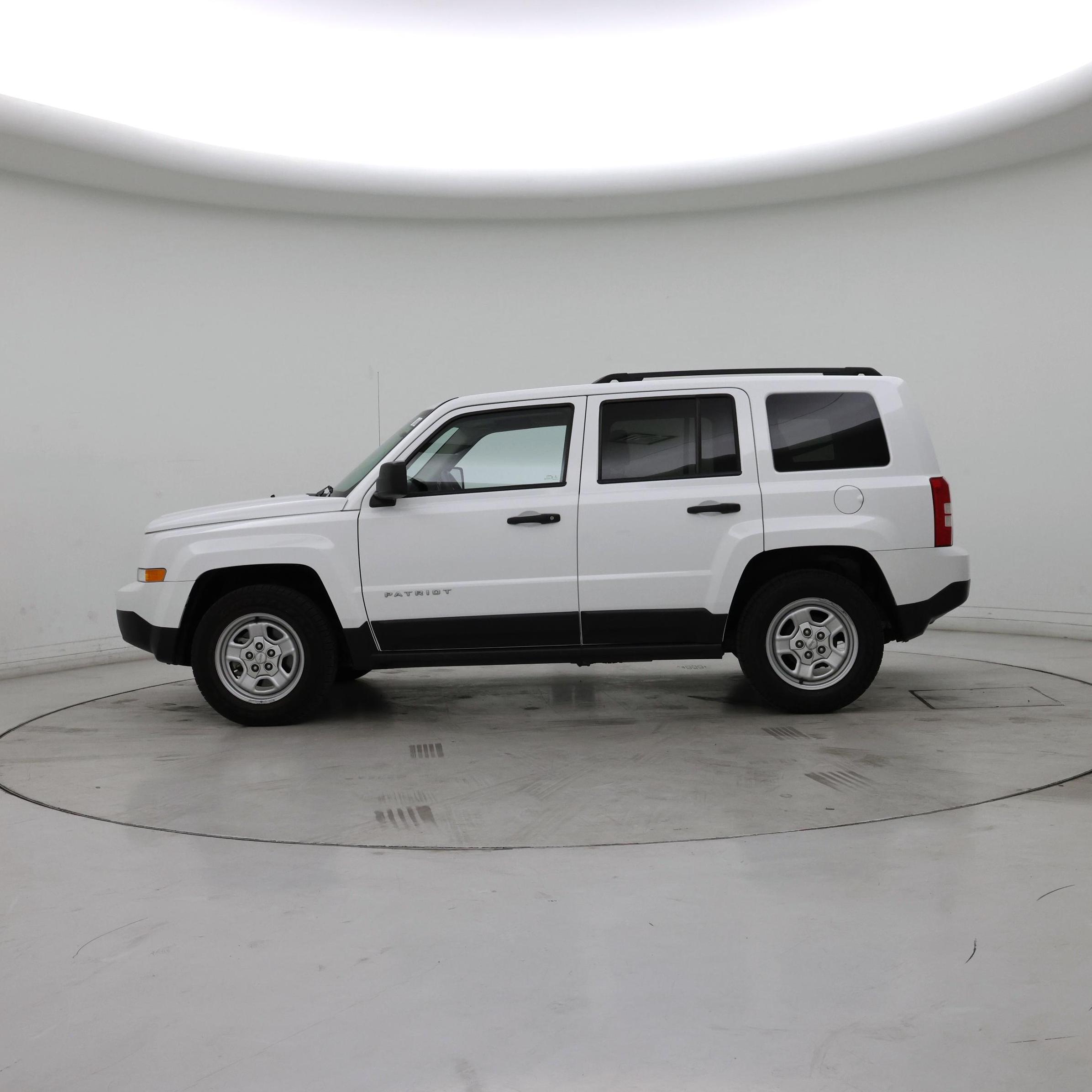 Thumbnail: 2014 Jeep Patriot - 3