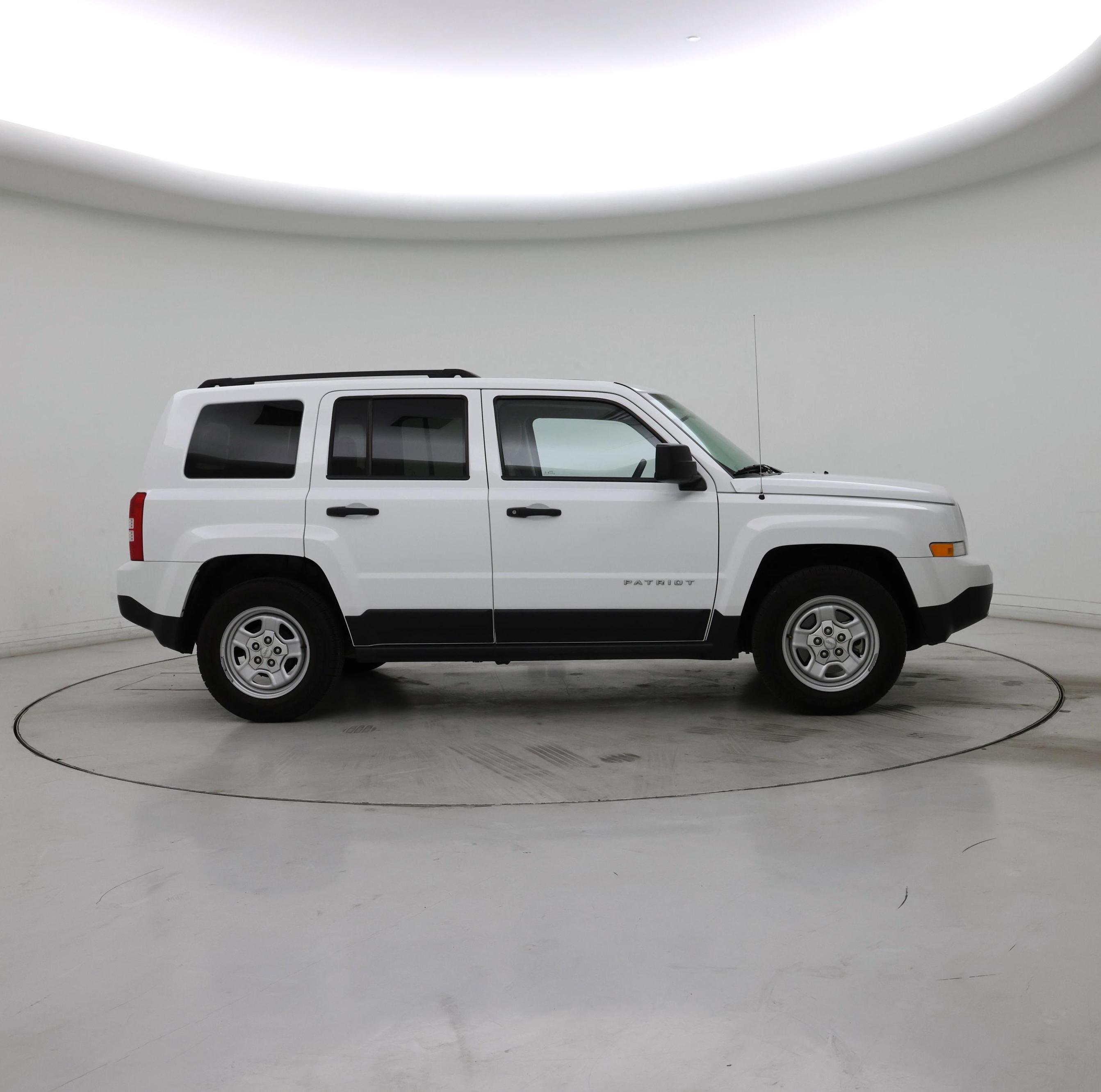 Thumbnail: 2014 Jeep Patriot - 7
