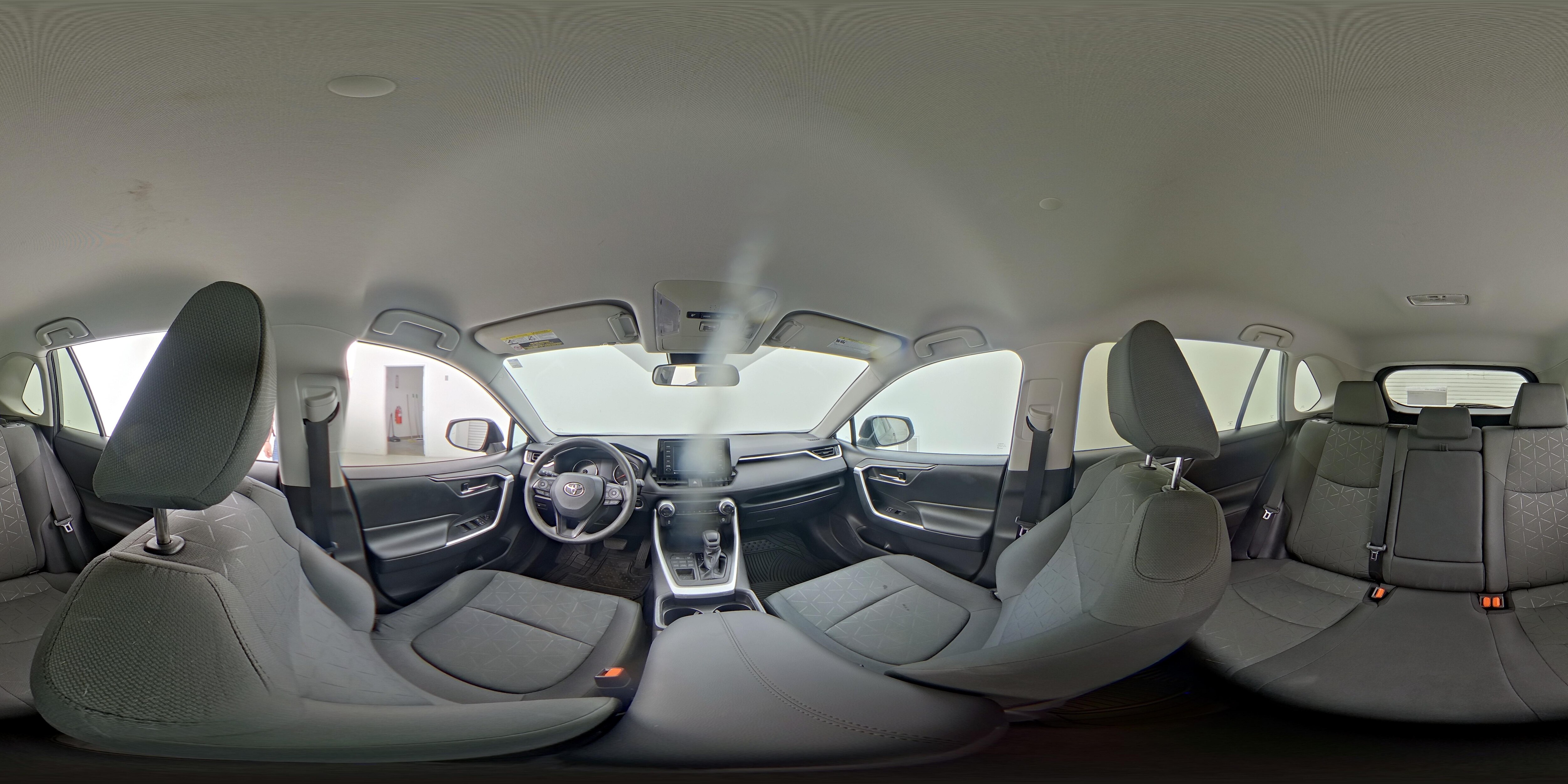 2021 Toyota RAV4 XLE - Photo 18