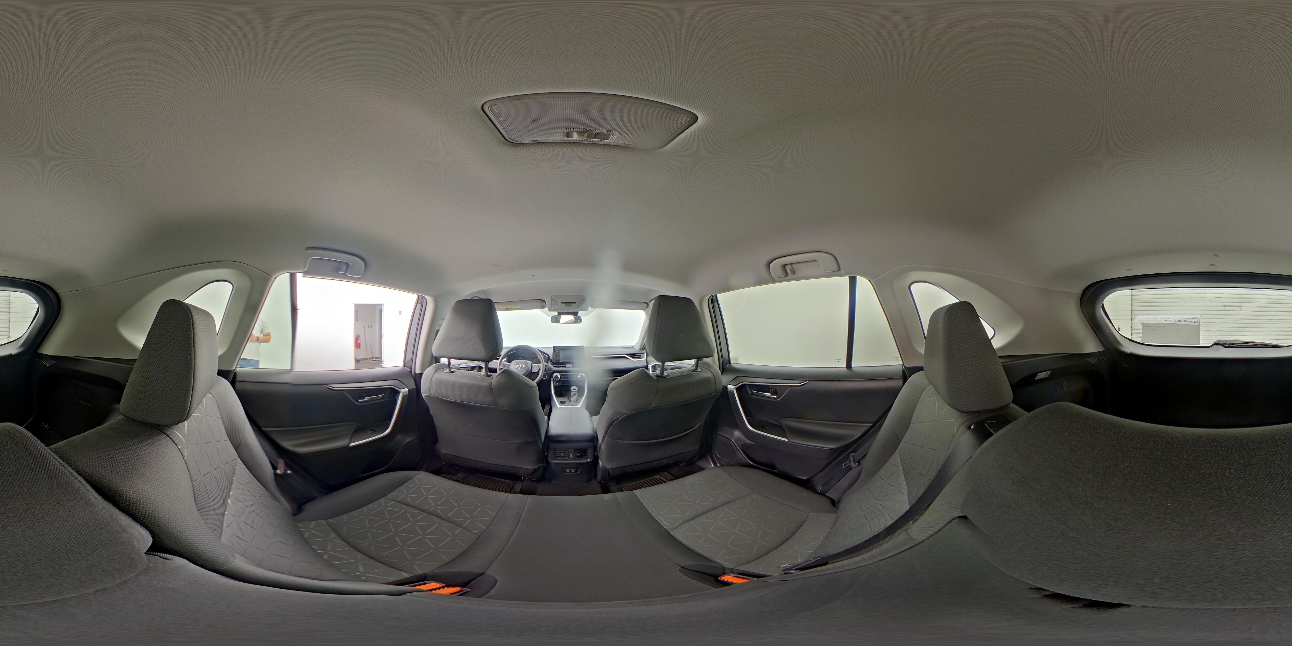 2021 Toyota RAV4 XLE - Photo 19