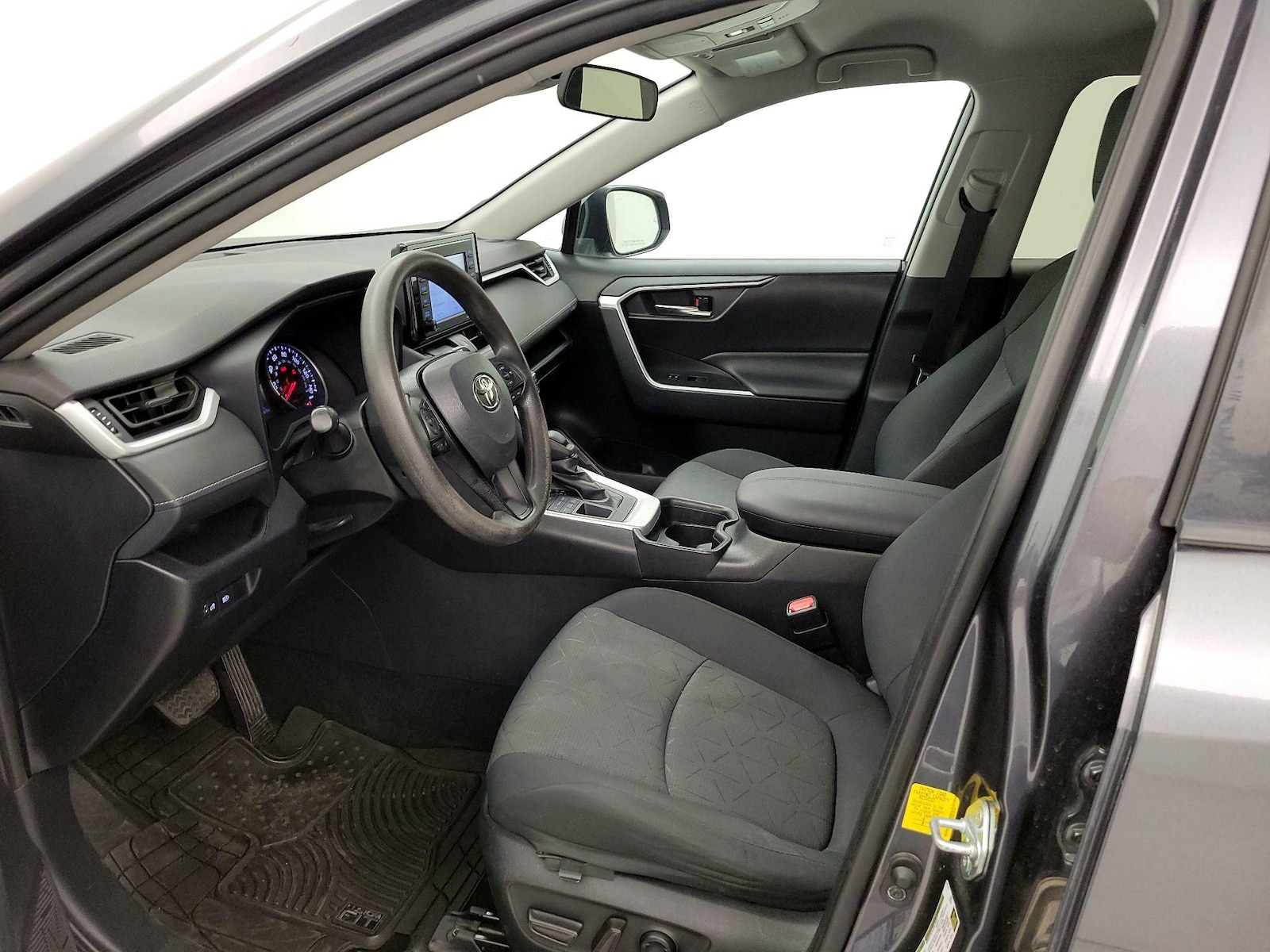 2021 Toyota RAV4 XLE - Photo 10