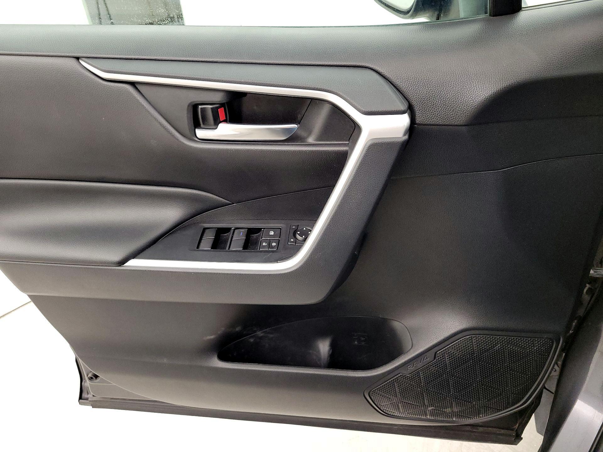 Thumbnail: 2021 Toyota RAV4 - 10