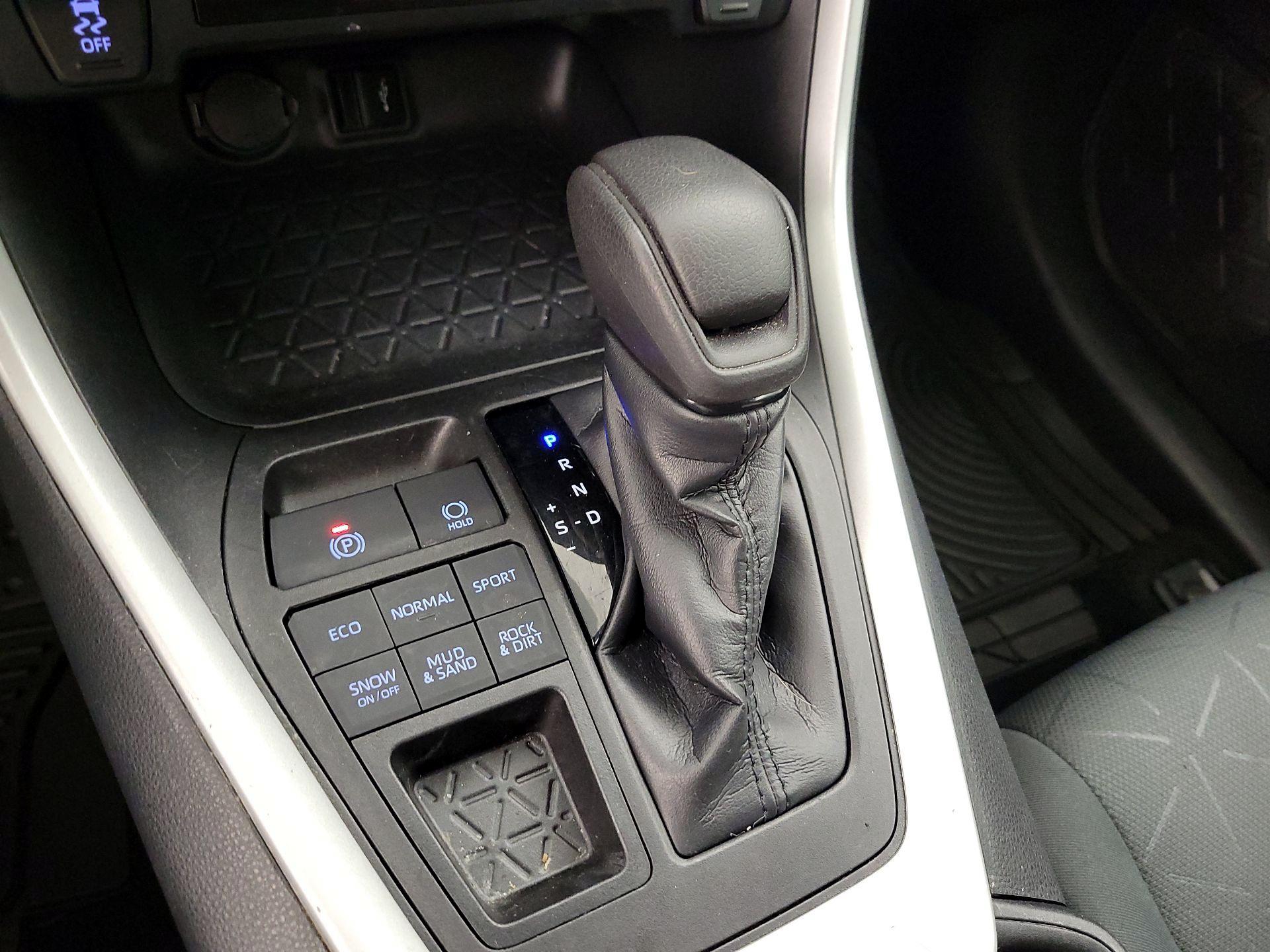 Thumbnail: 2021 Toyota RAV4 - 13