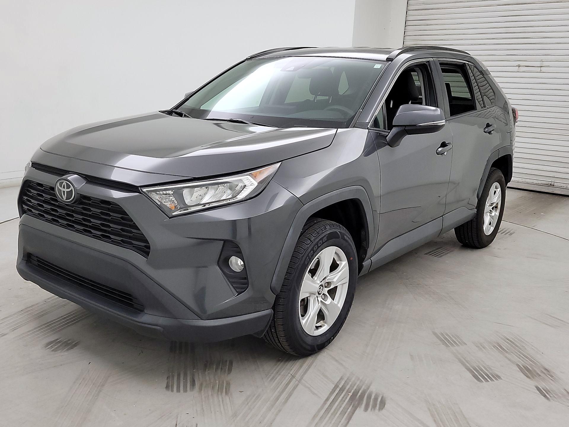 Thumbnail: 2021 Toyota RAV4 - 3