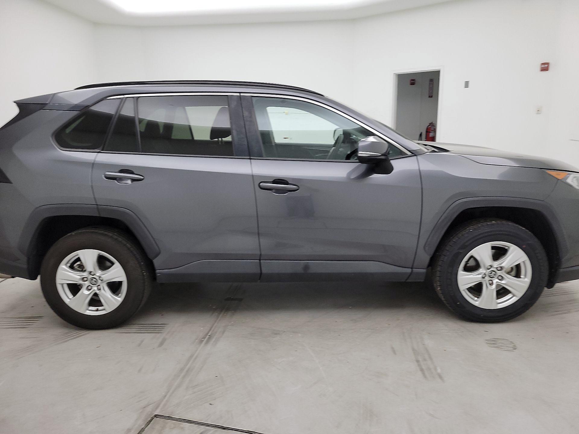 Thumbnail: 2021 Toyota RAV4 - 4
