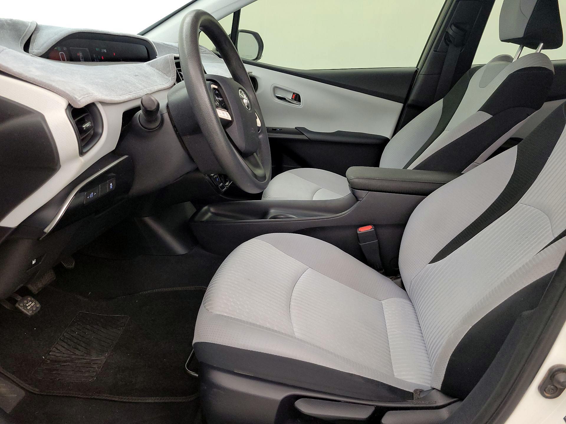 Thumbnail: 2016 Toyota Prius - 11