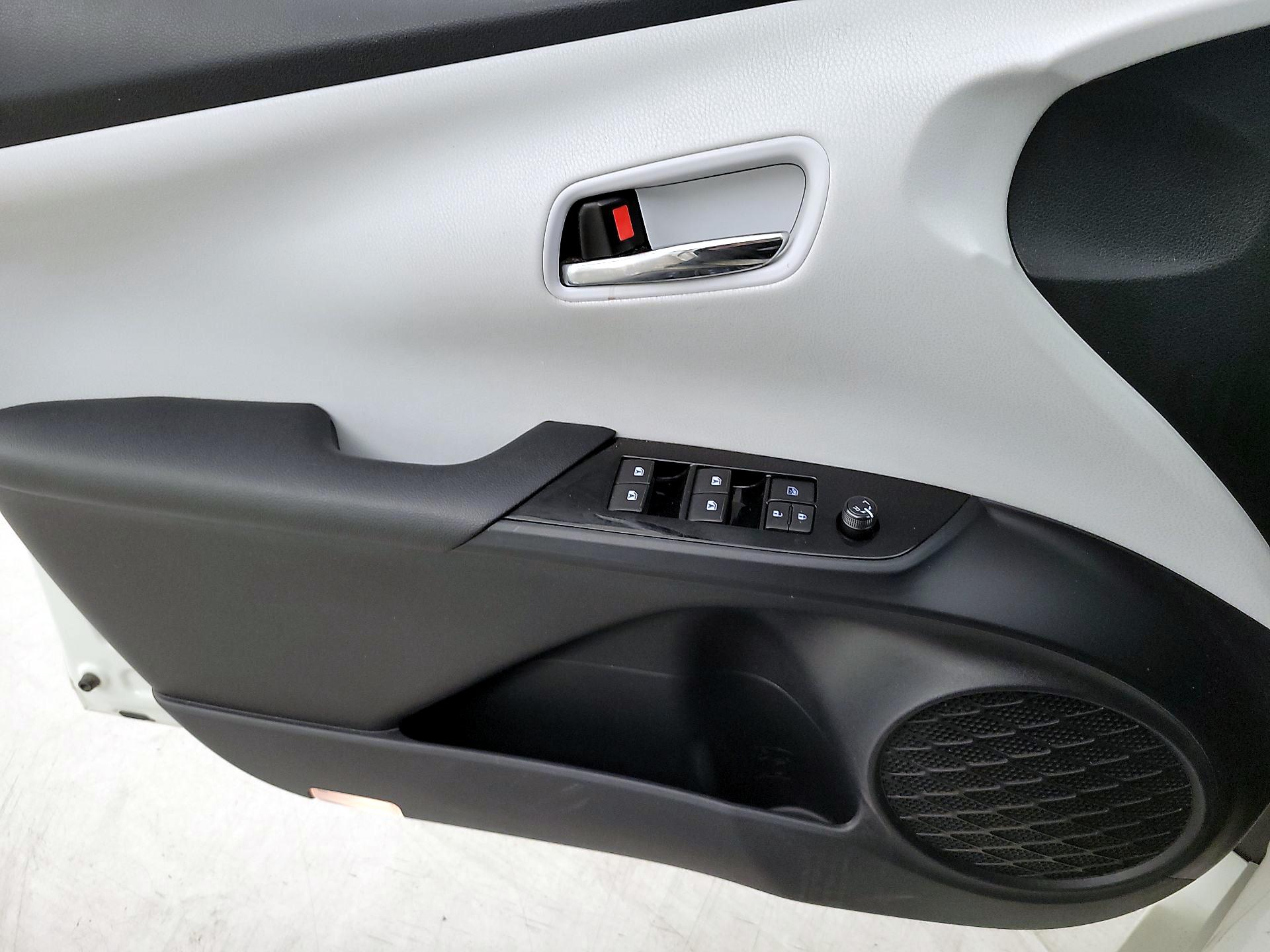 Thumbnail: 2016 Toyota Prius - 12